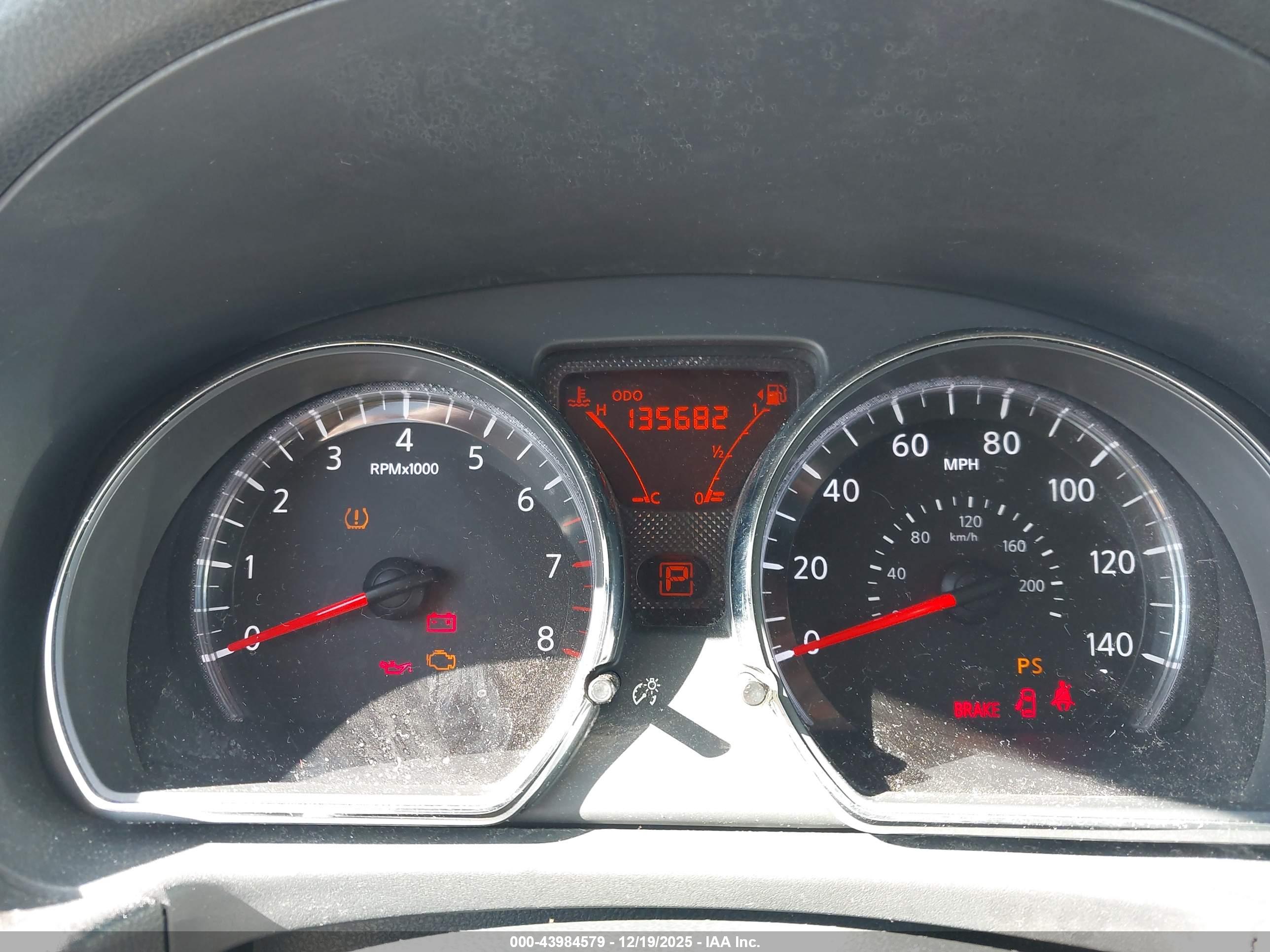 NISSAN VERSA image 7