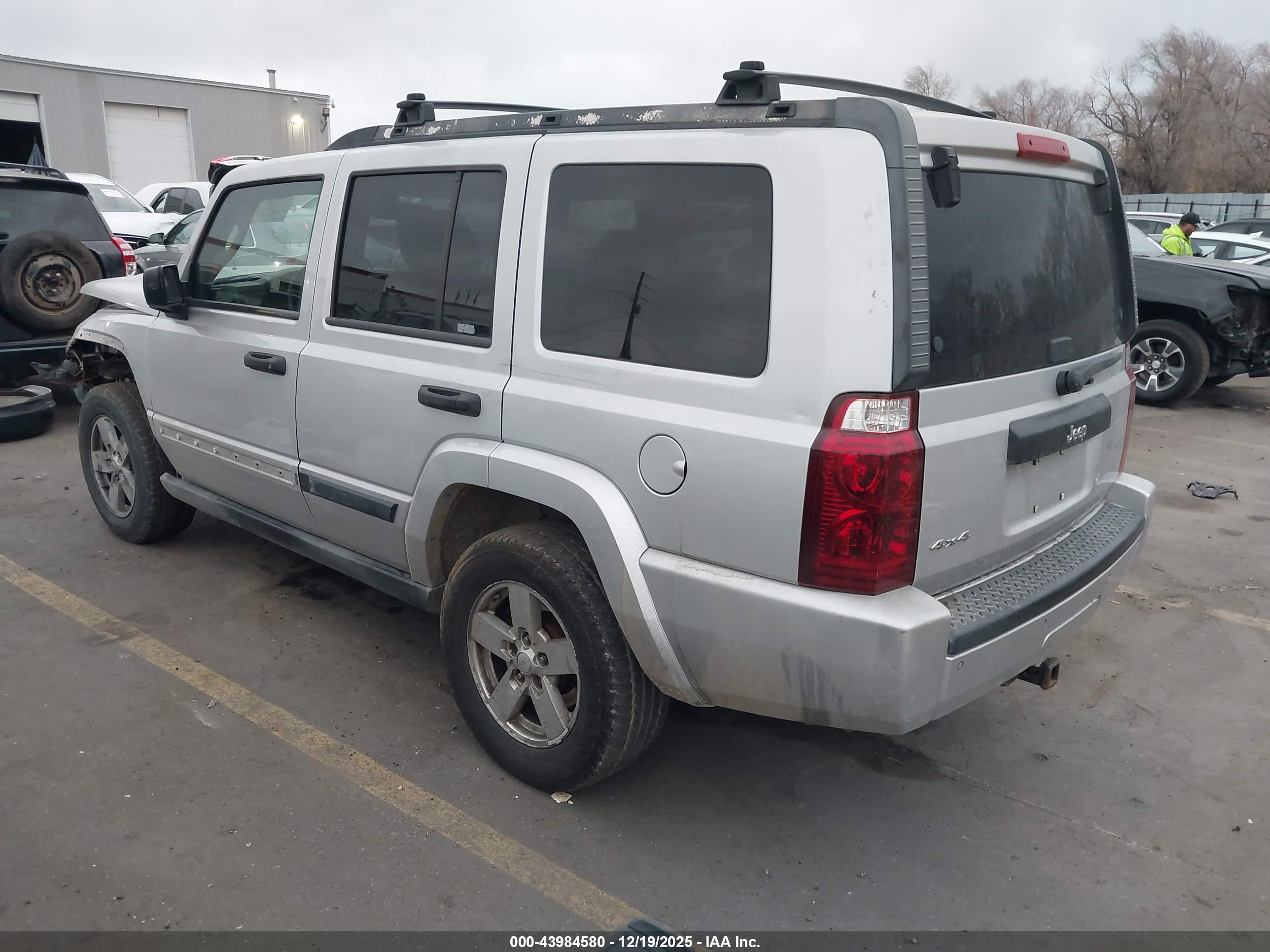 JEEP COMMANDER image 3
