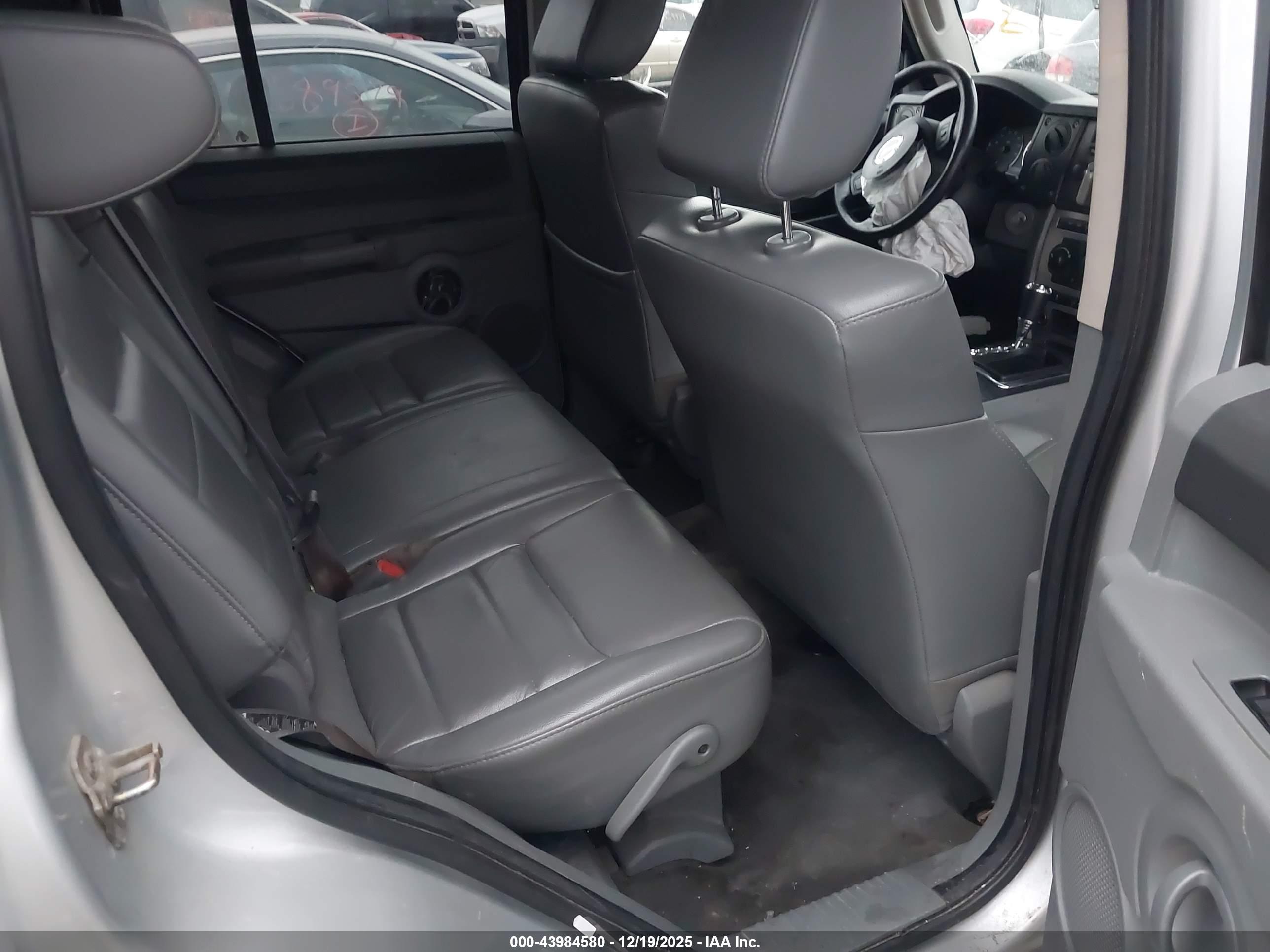 JEEP COMMANDER image 8