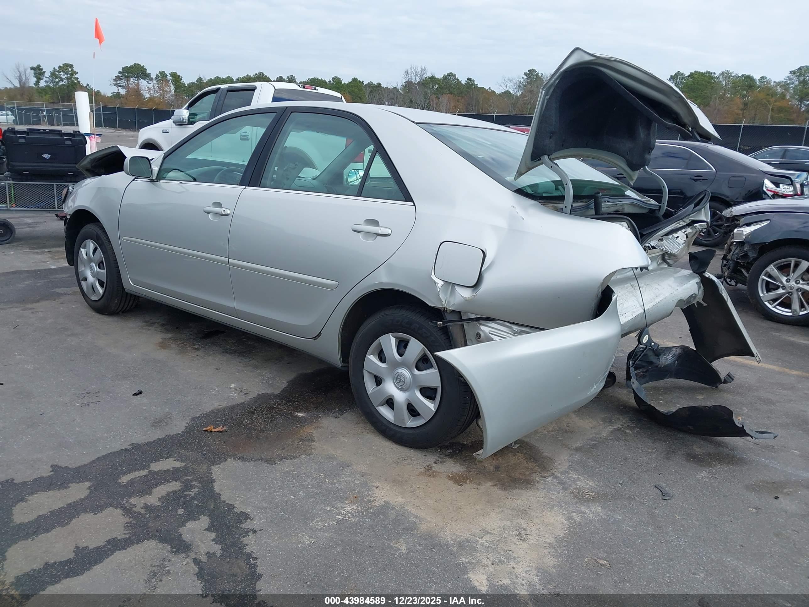 TOYOTA CAMRY image 3