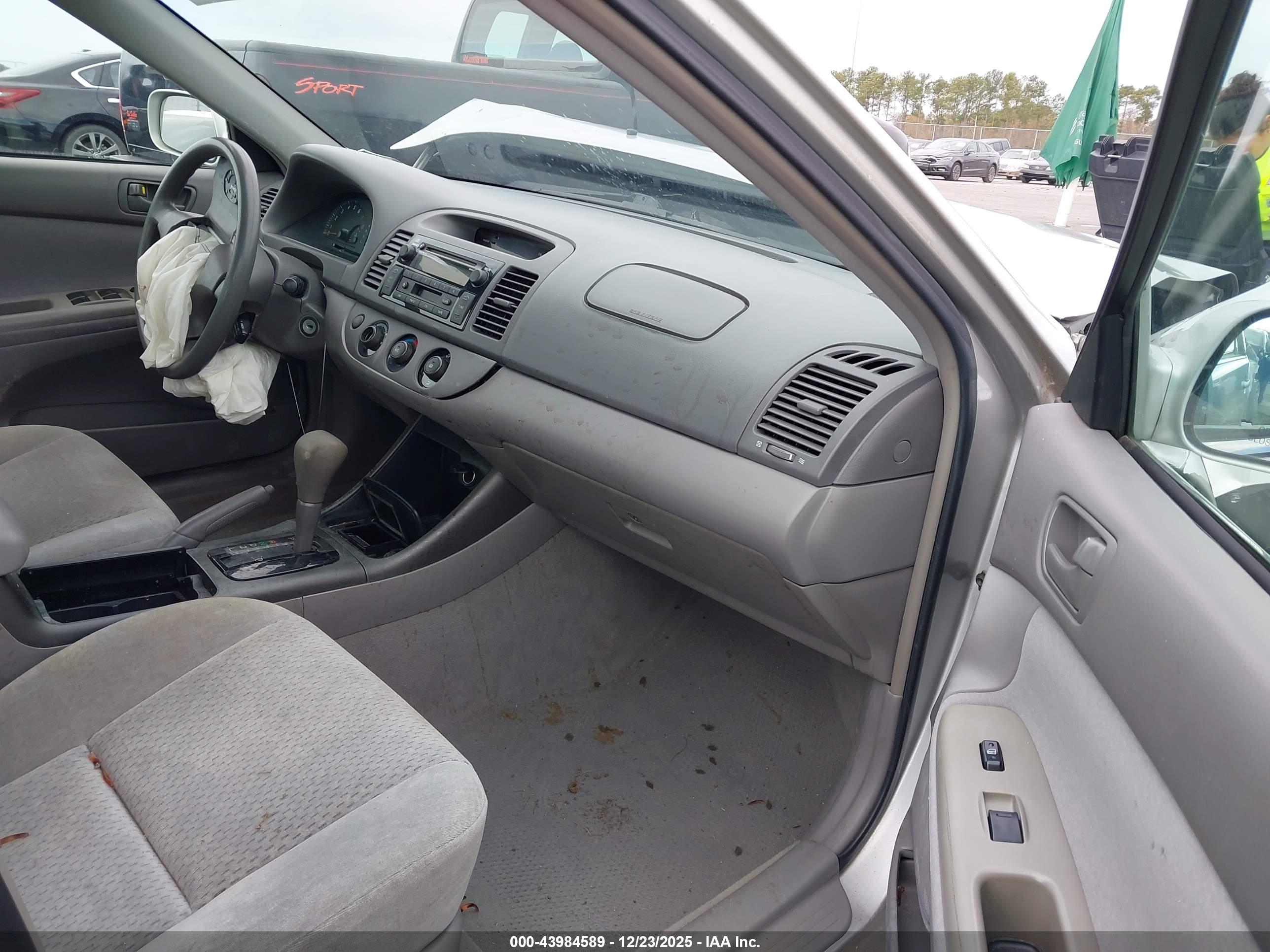 TOYOTA CAMRY image 5