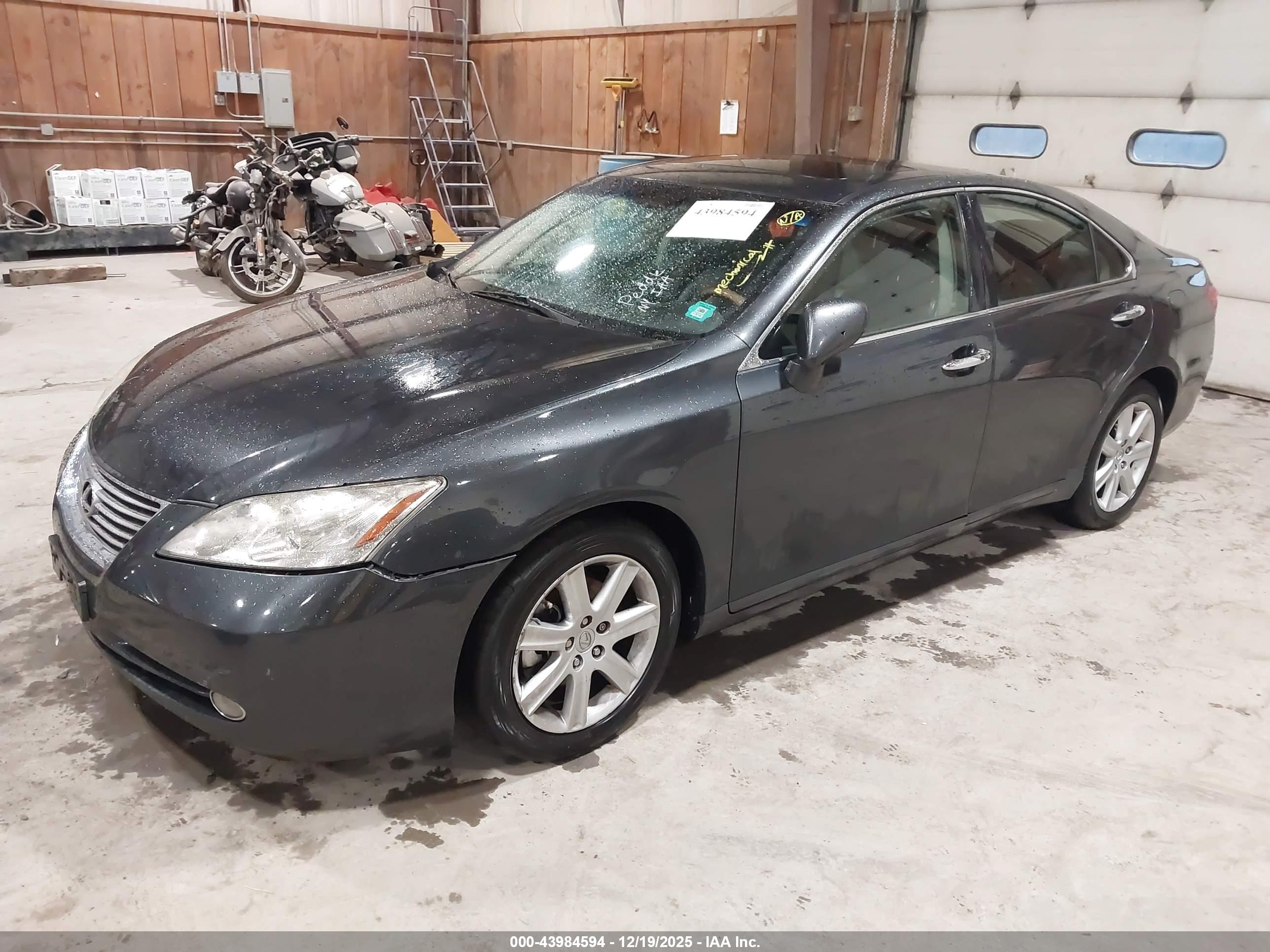 LEXUS ES image 2