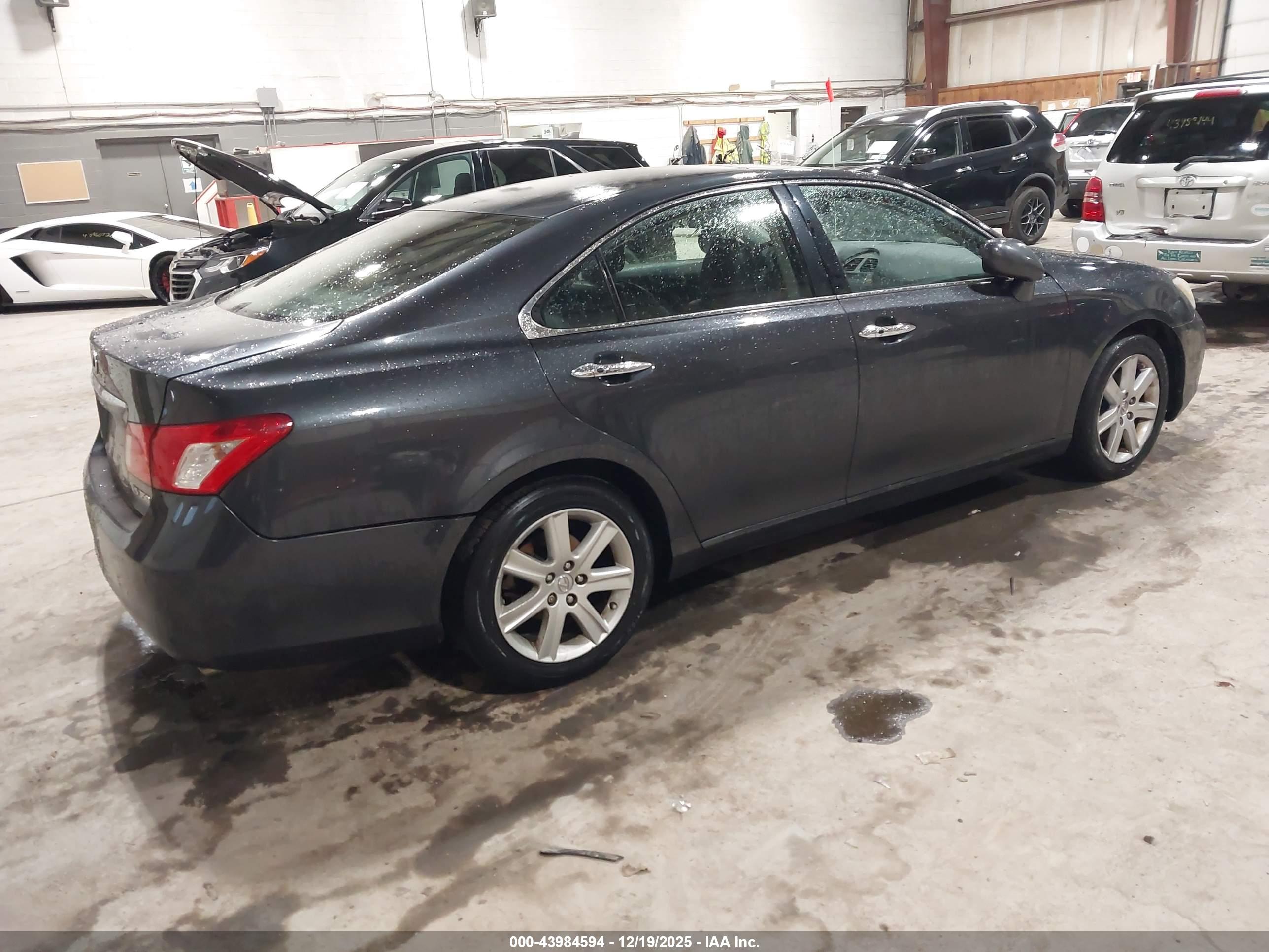 LEXUS ES image 4