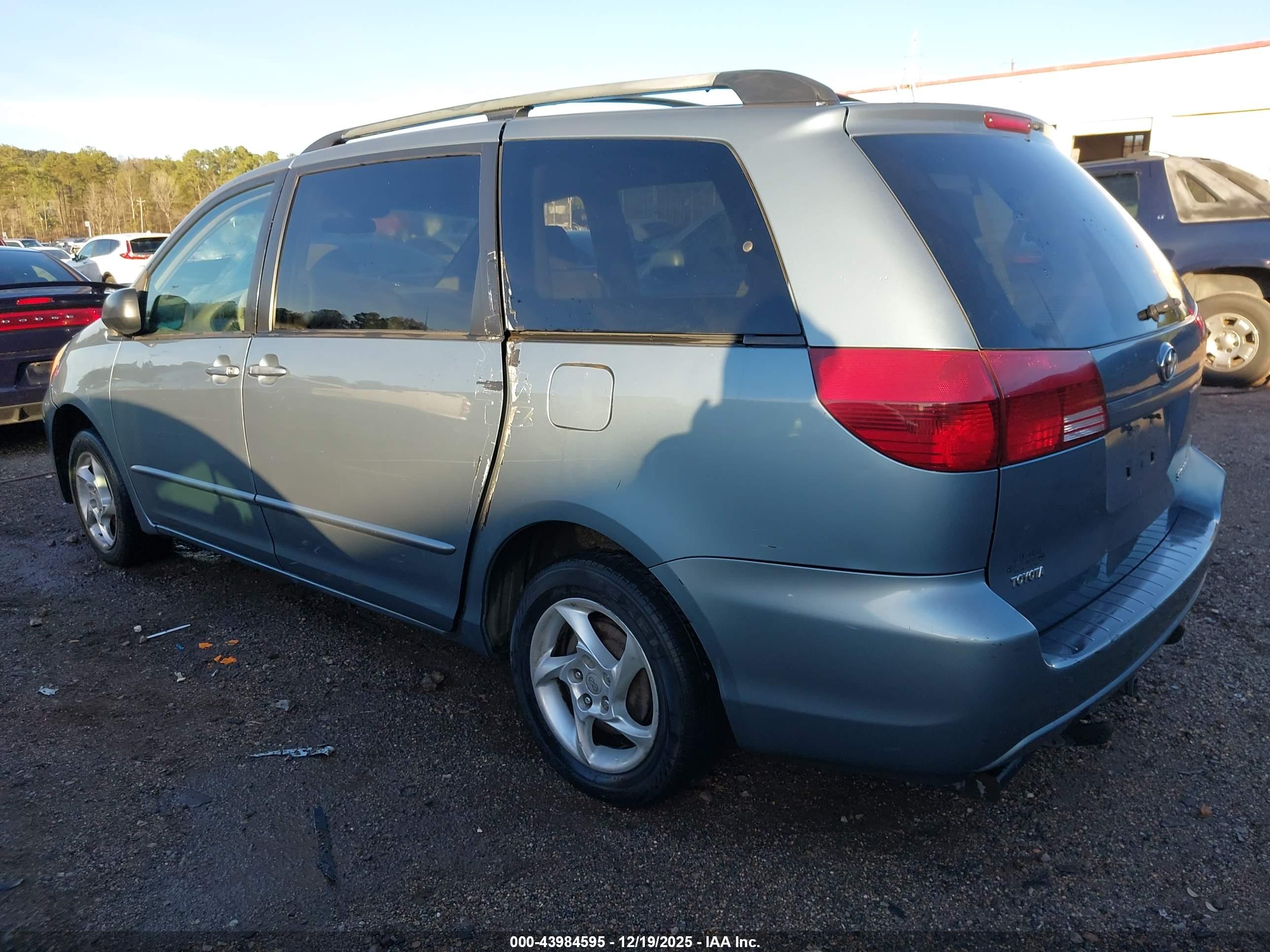 TOYOTA SIENNA image 3
