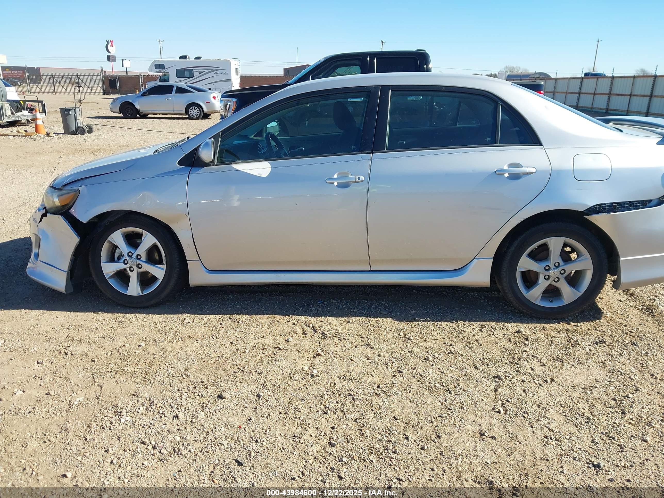 TOYOTA COROLLA image 6