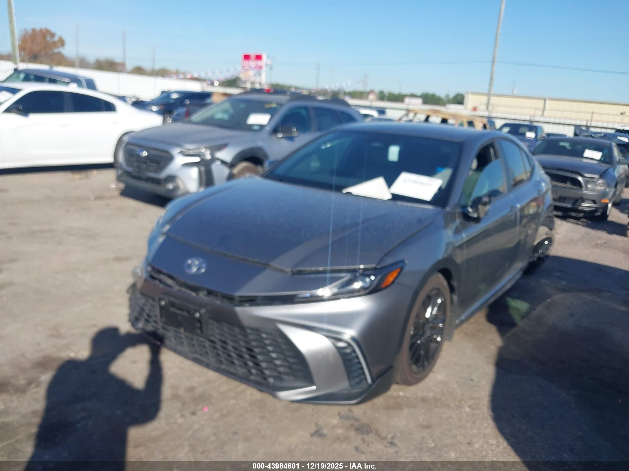 TOYOTA CAMRY image 2