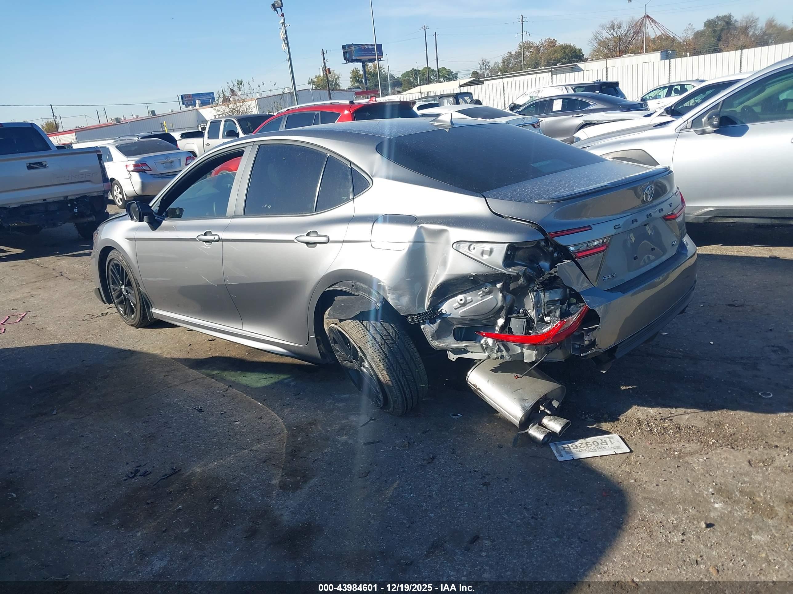 TOYOTA CAMRY image 3