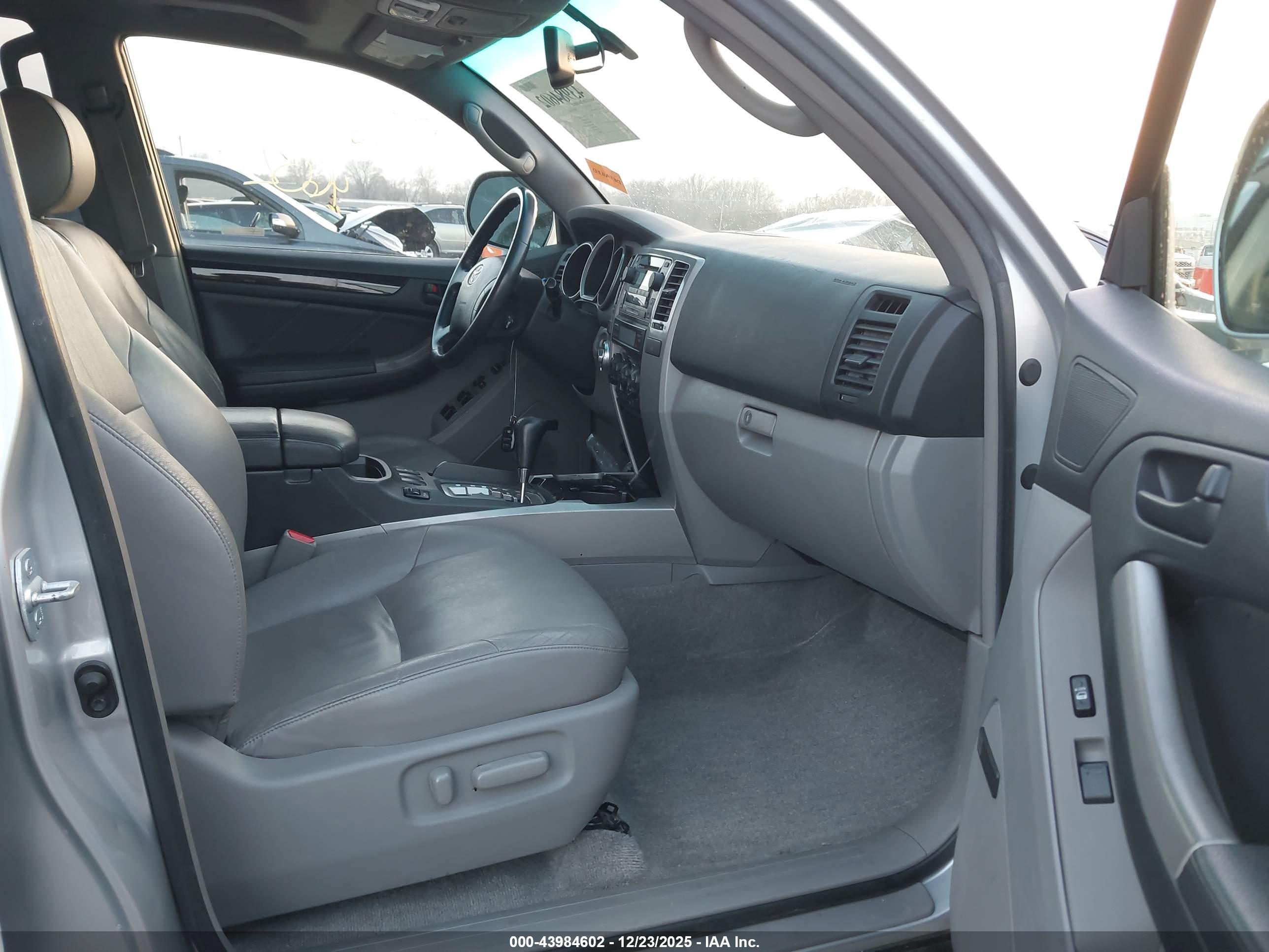 TOYOTA 4RUNNER image 5