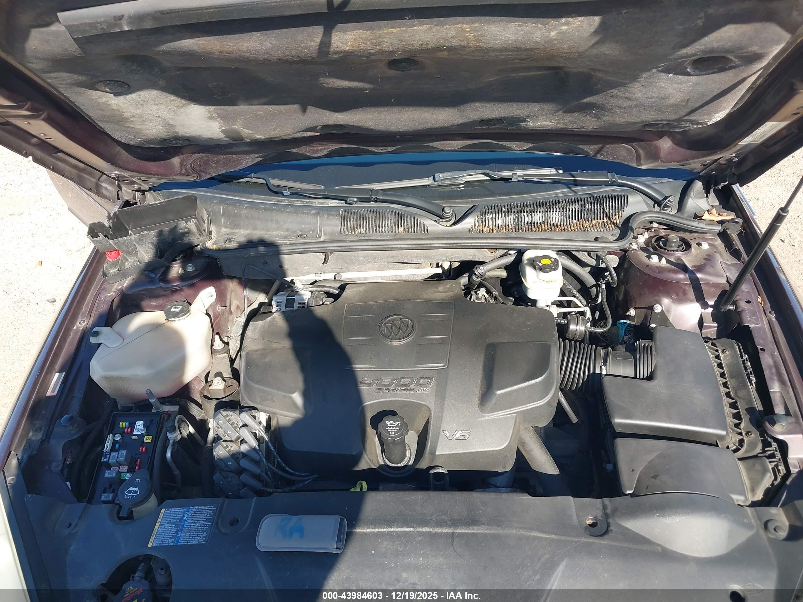 BUICK LUCERNE image 10