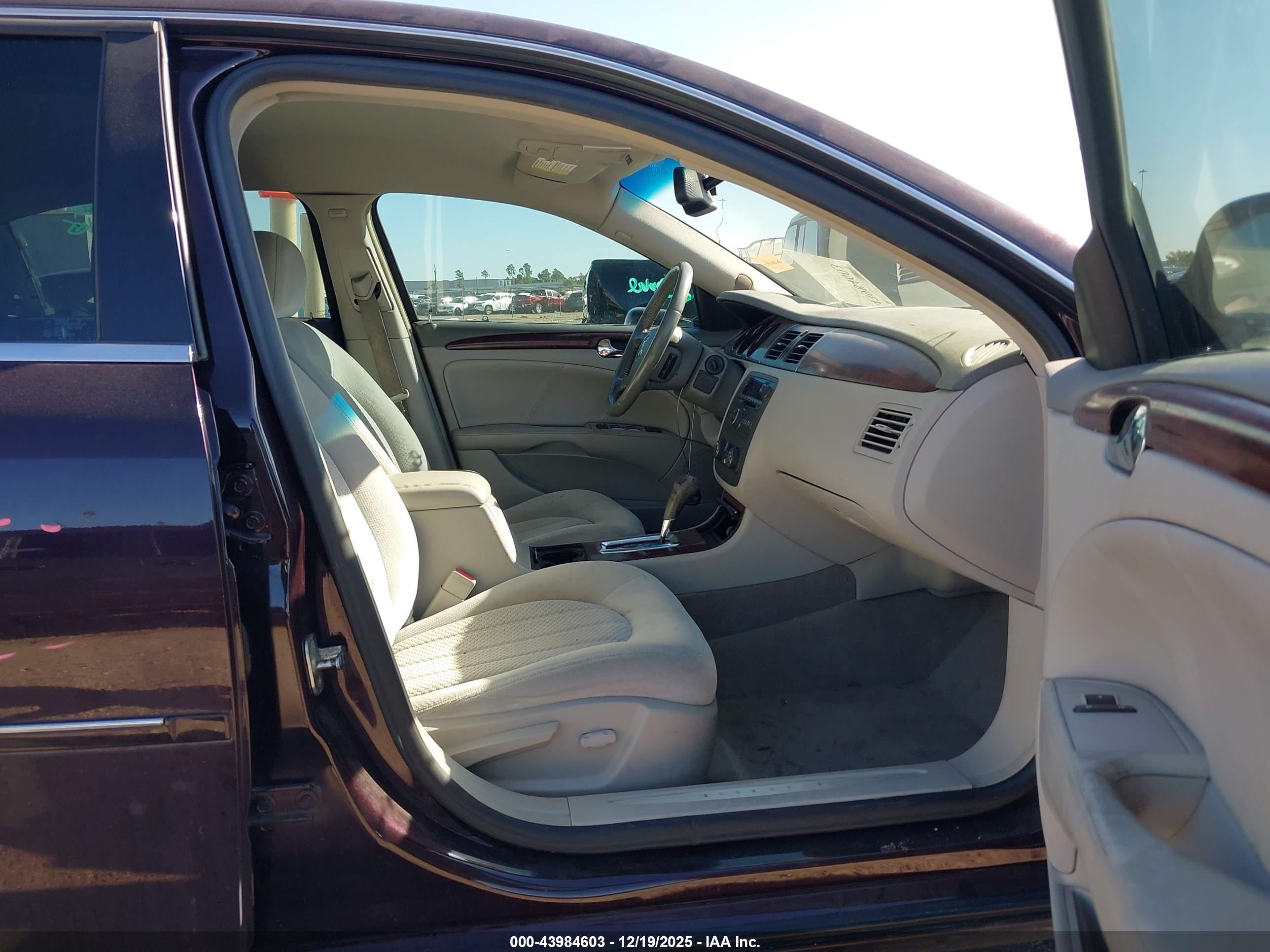 BUICK LUCERNE image 5