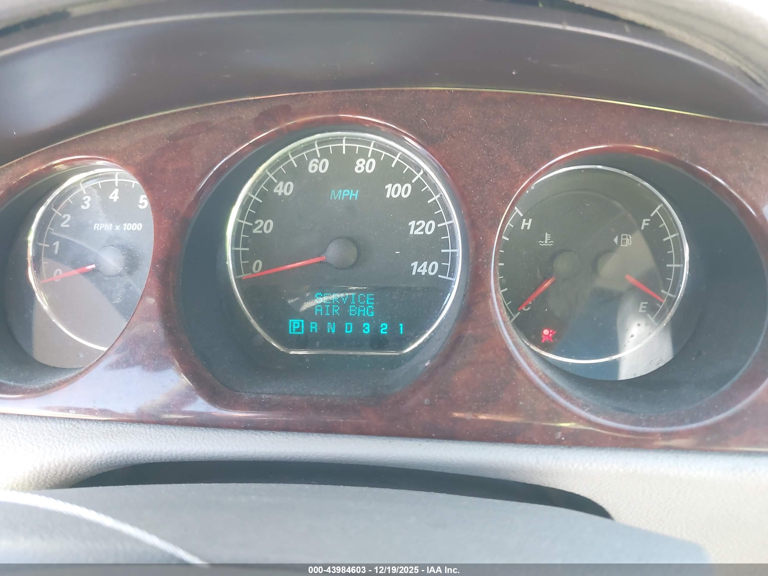 BUICK LUCERNE image 7