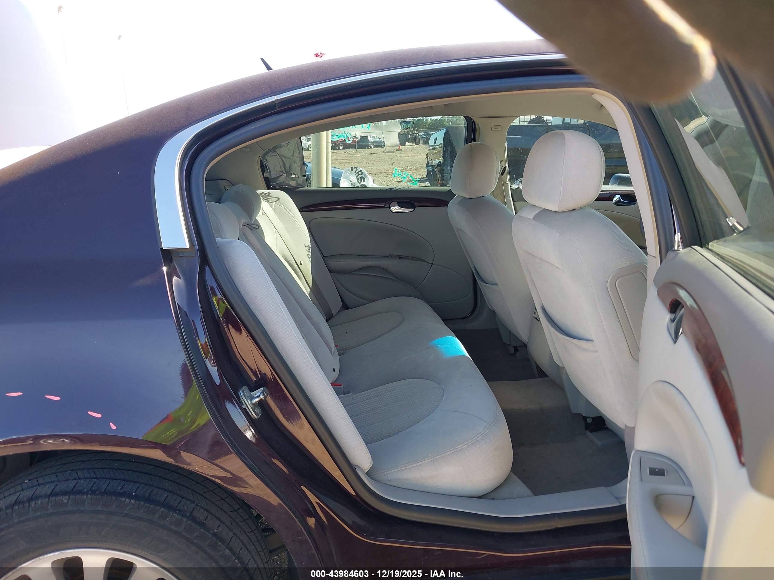 BUICK LUCERNE image 8
