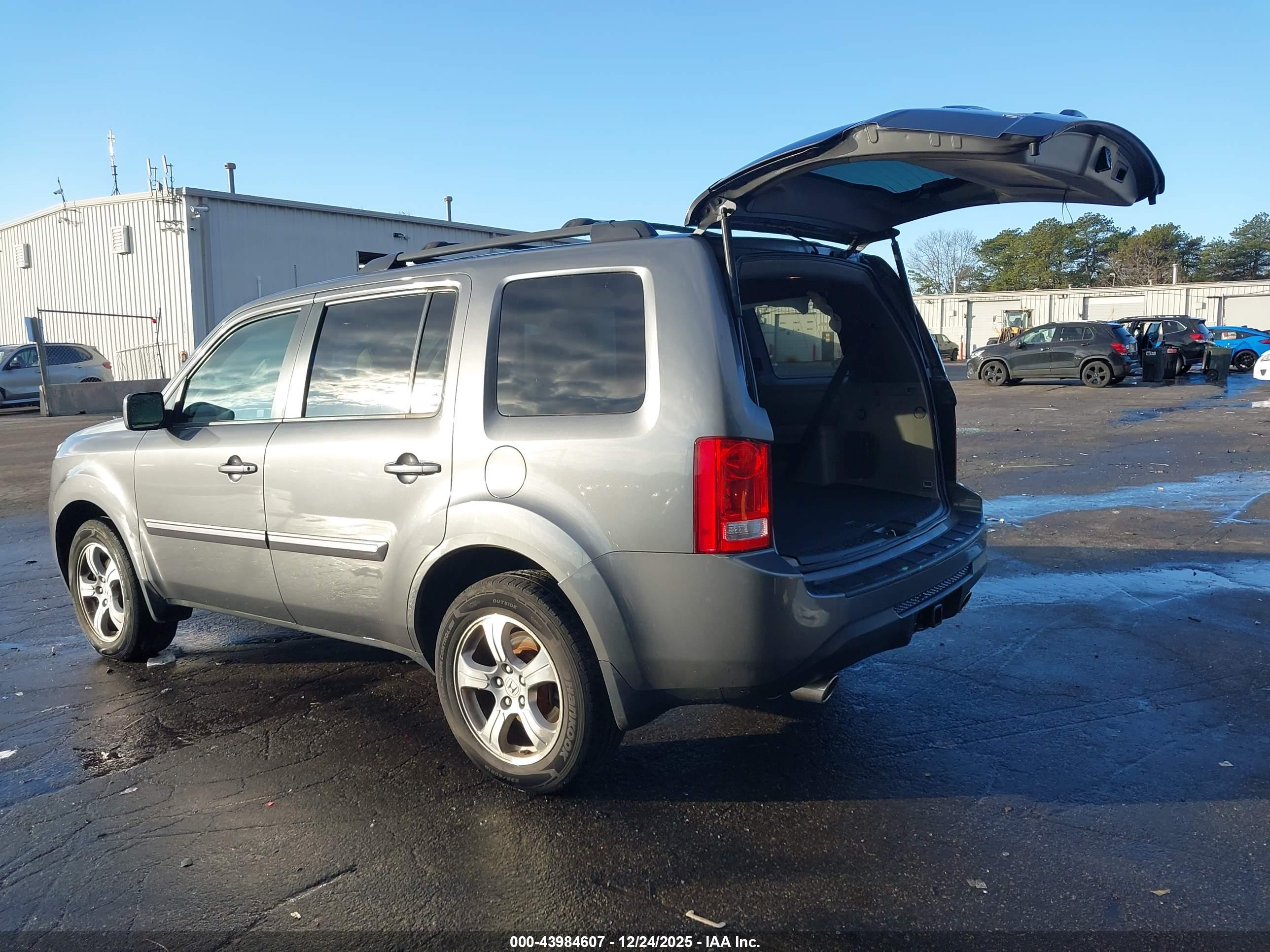 HONDA PILOT image 3