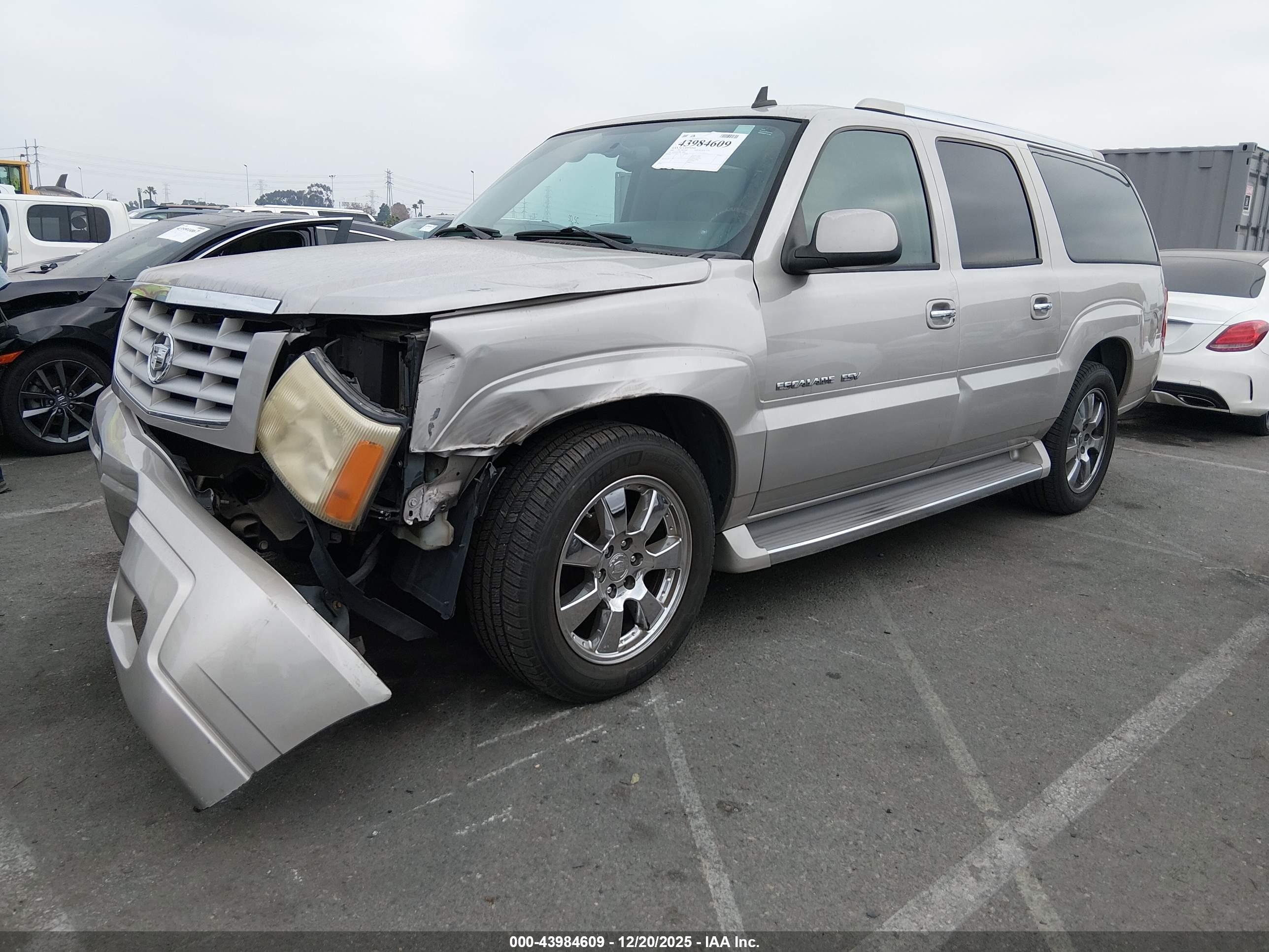 CADILLAC ESCALADE image 2