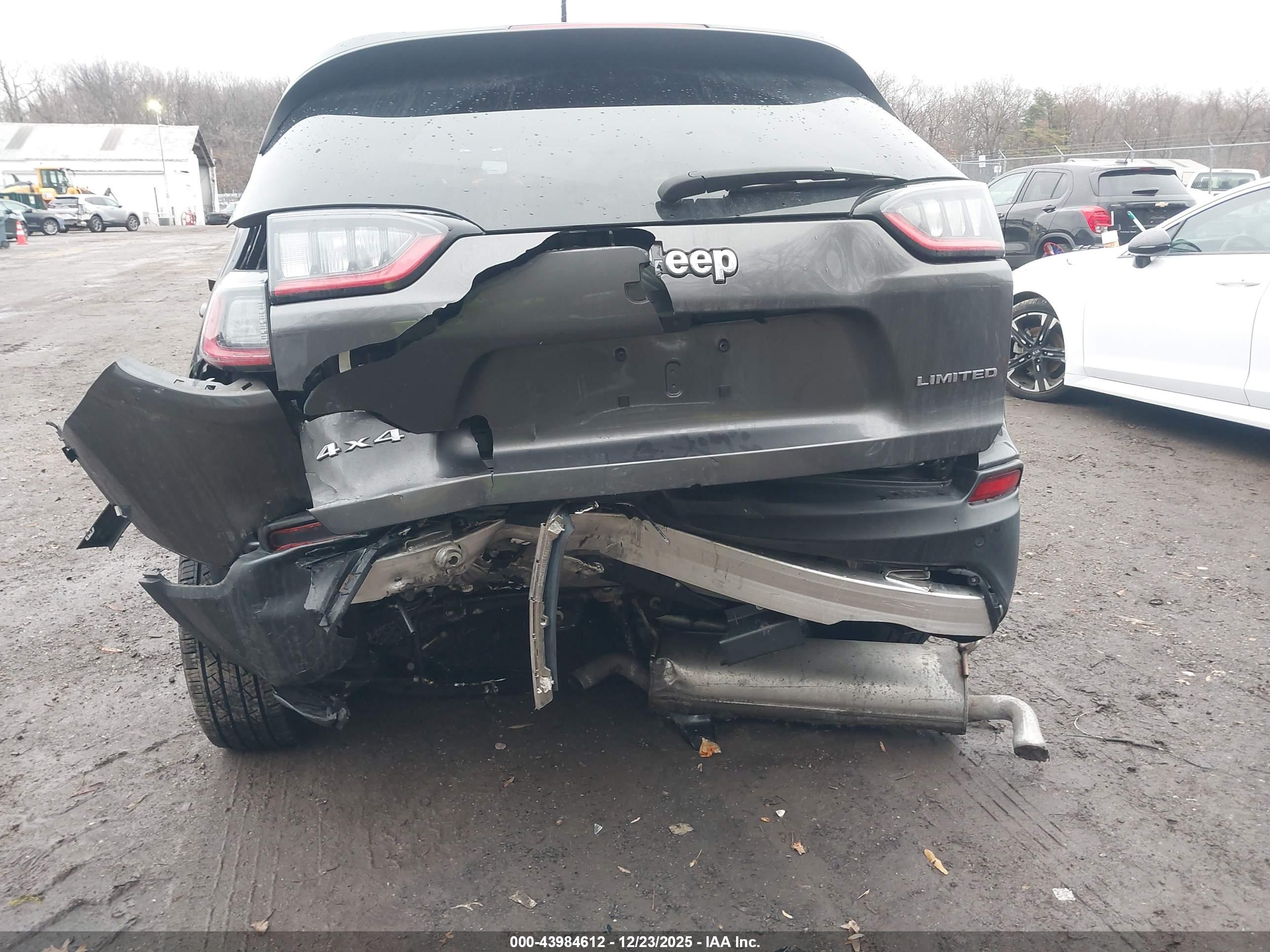 JEEP CHEROKEE image 6