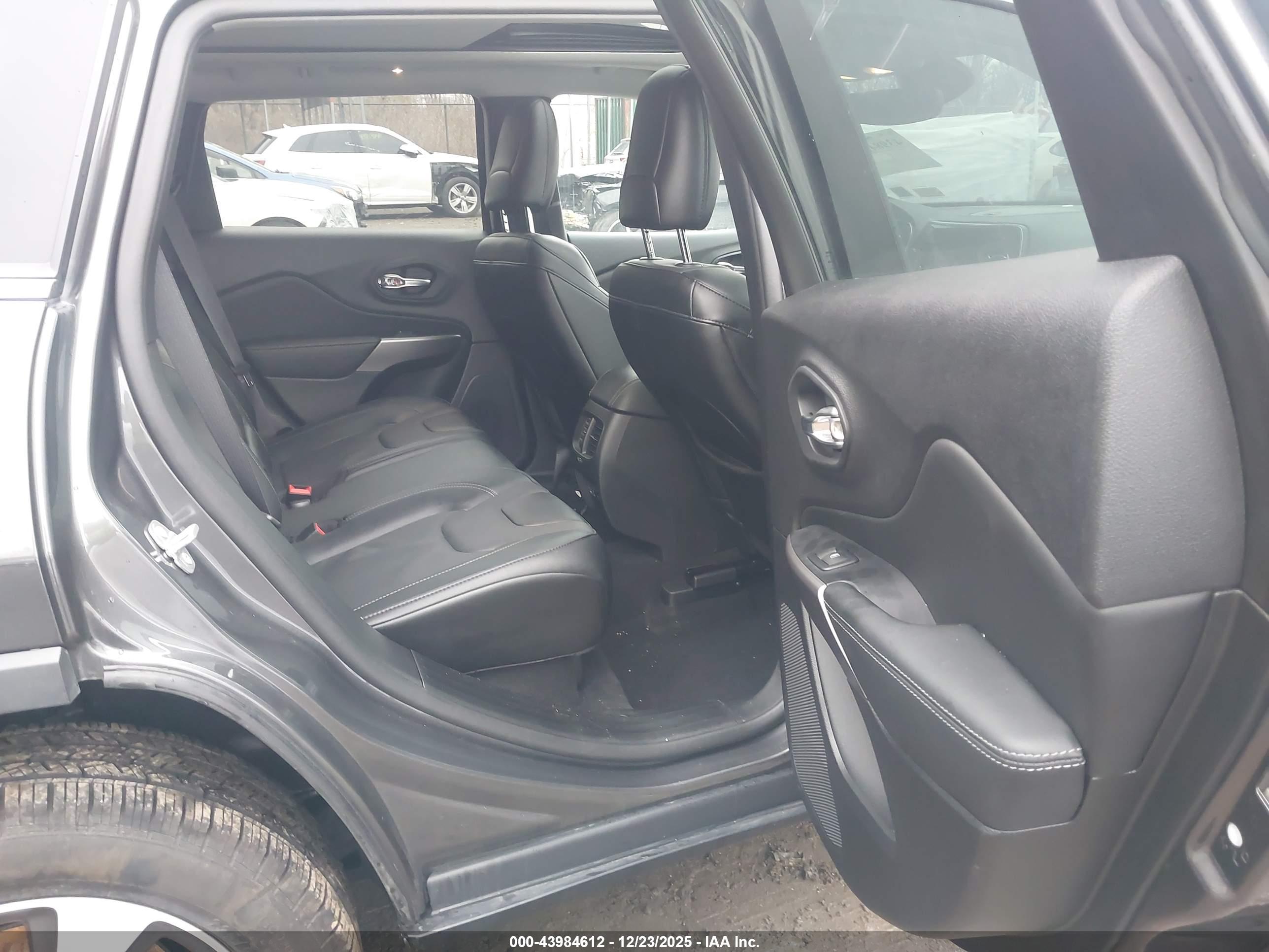 JEEP CHEROKEE image 8