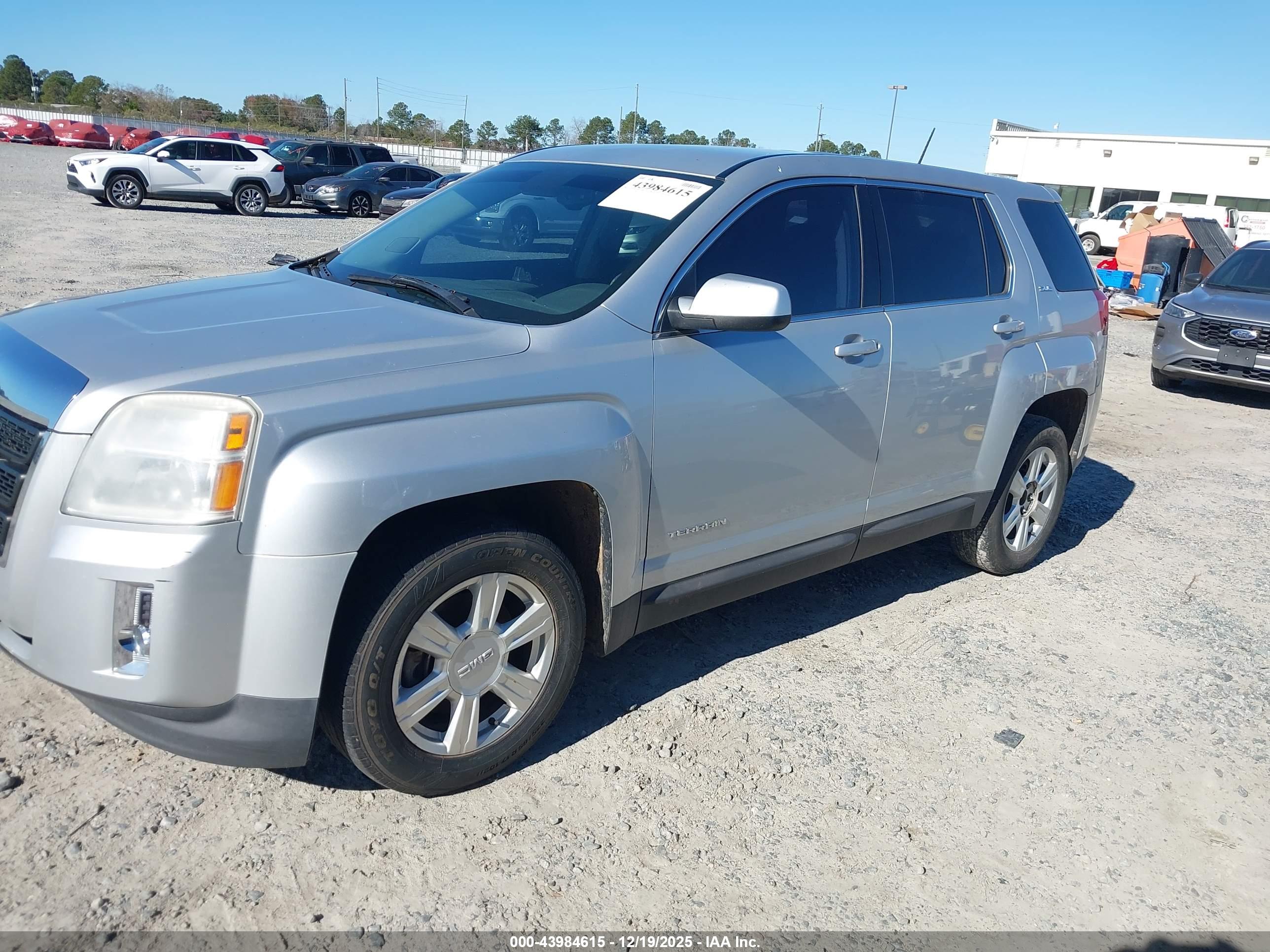 GMC TERRAIN image 2
