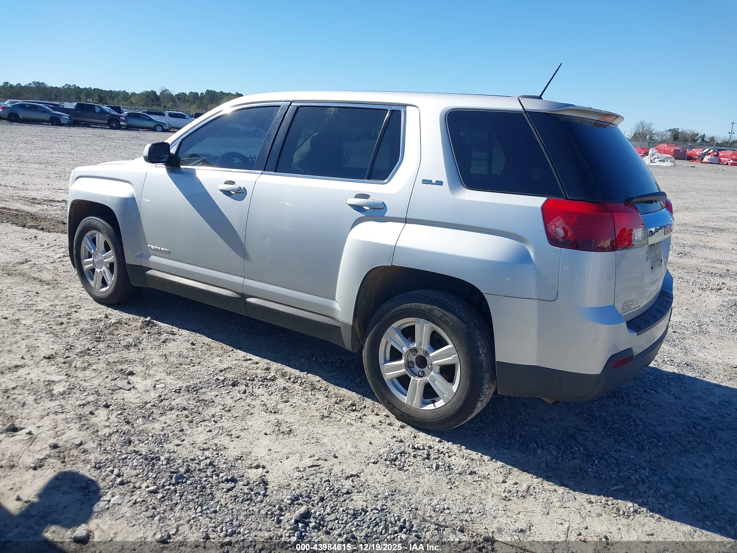 GMC TERRAIN image 3