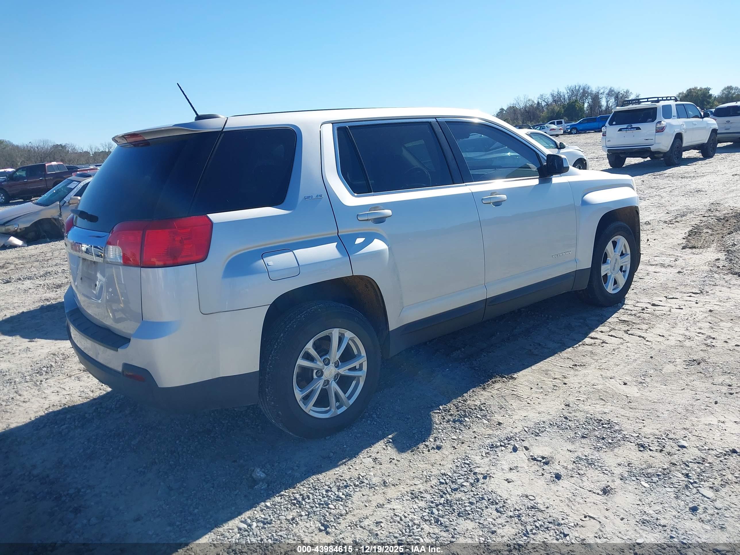 GMC TERRAIN image 4