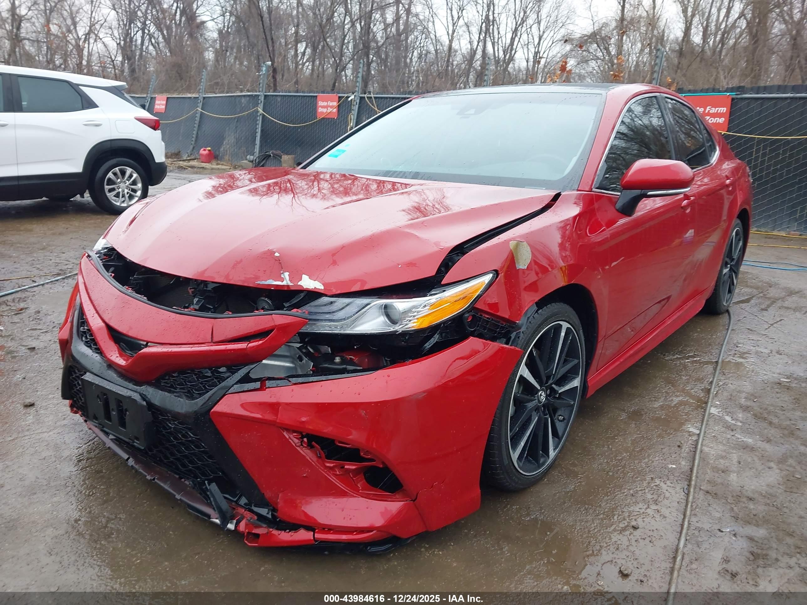 TOYOTA CAMRY image 2
