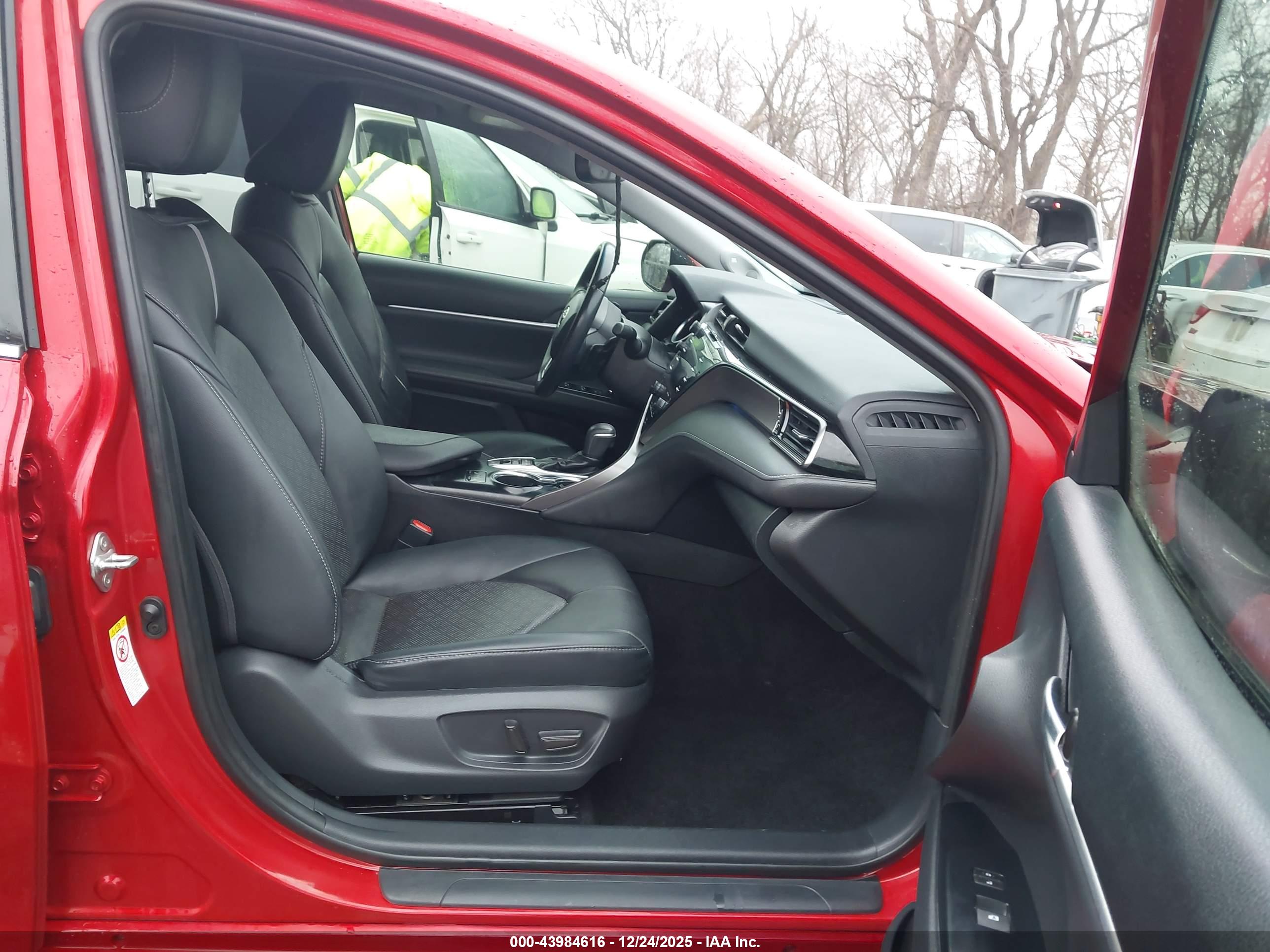 TOYOTA CAMRY image 5