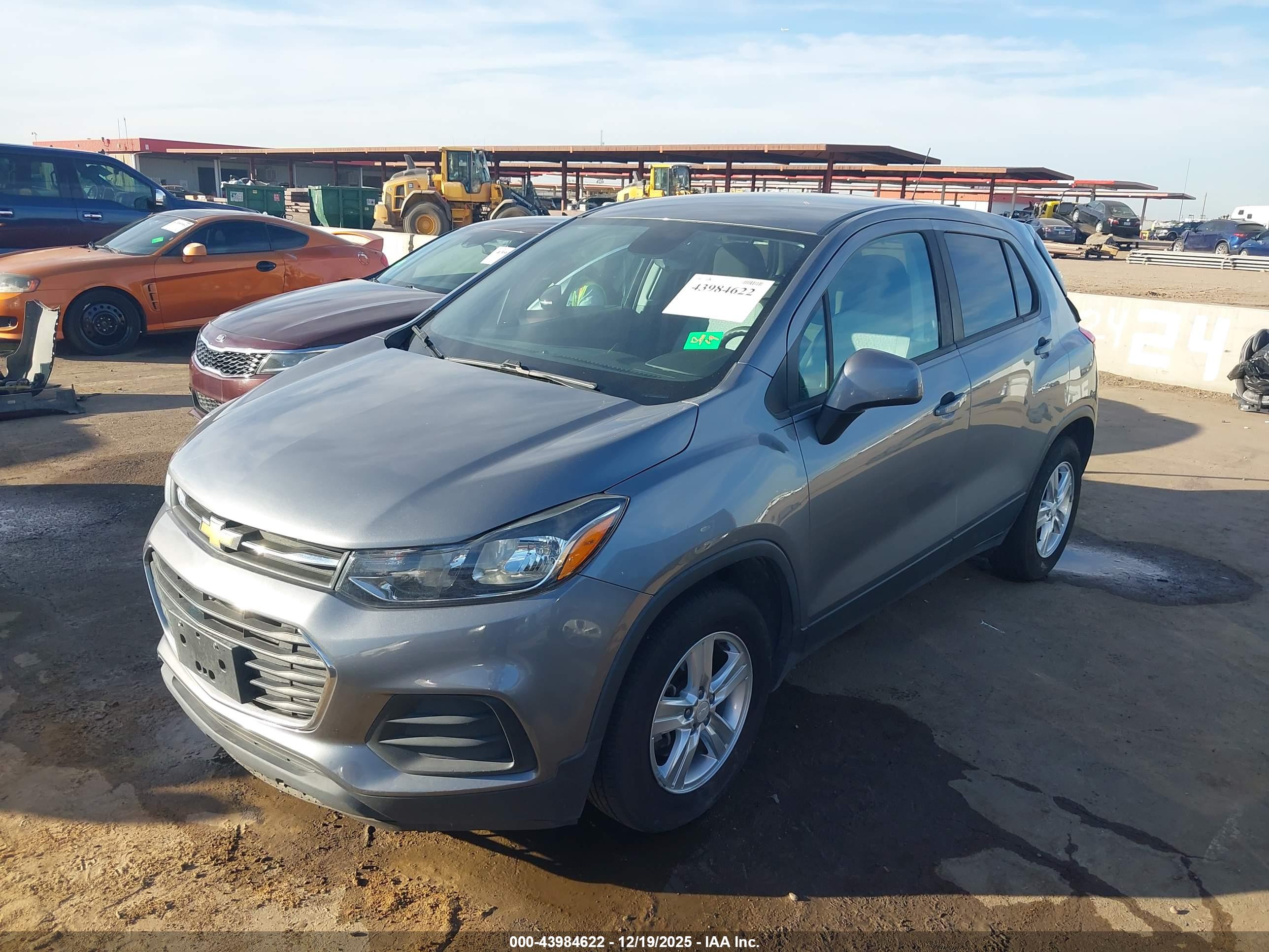 CHEVROLET TRAX image 2