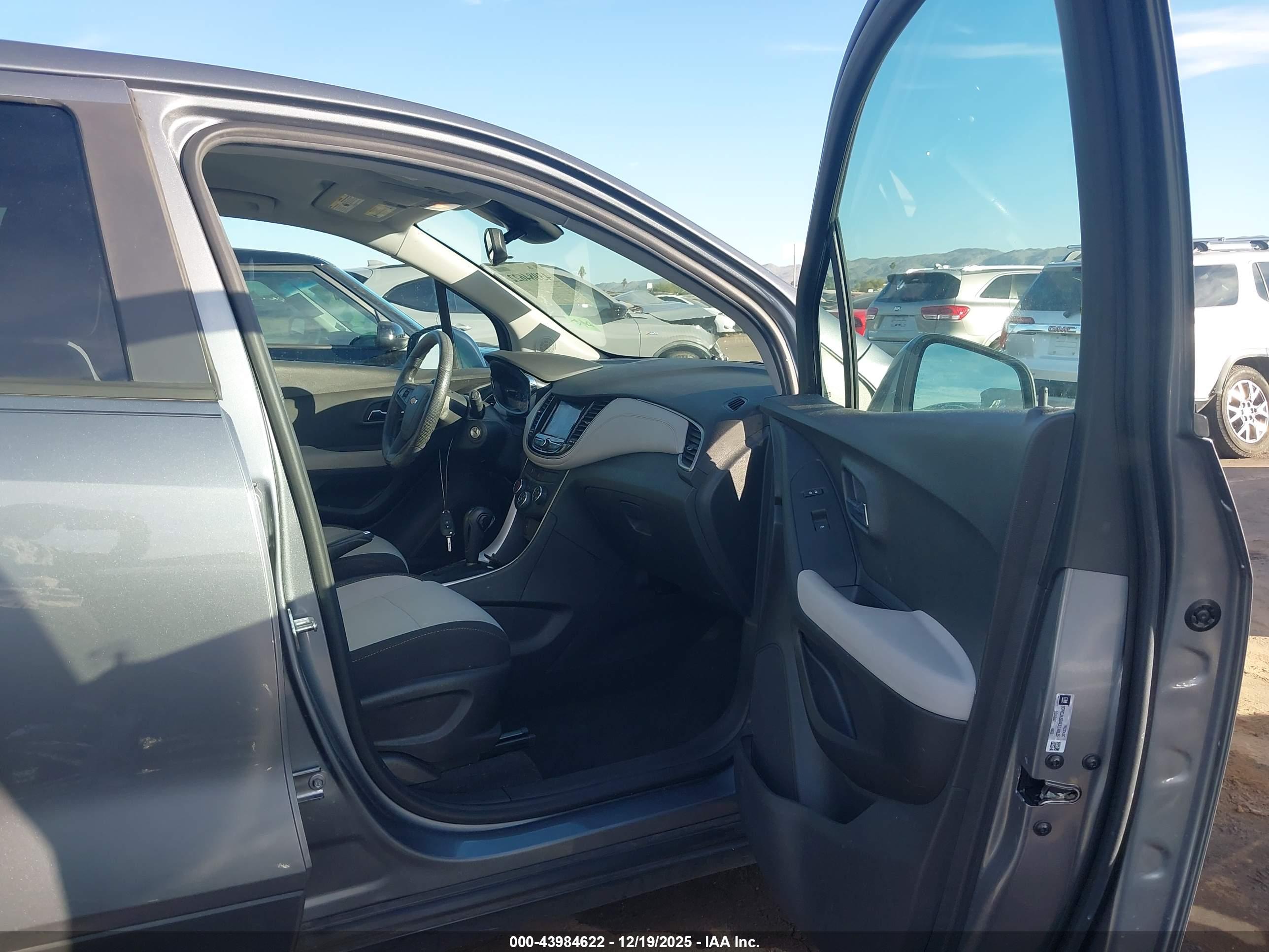 CHEVROLET TRAX image 5