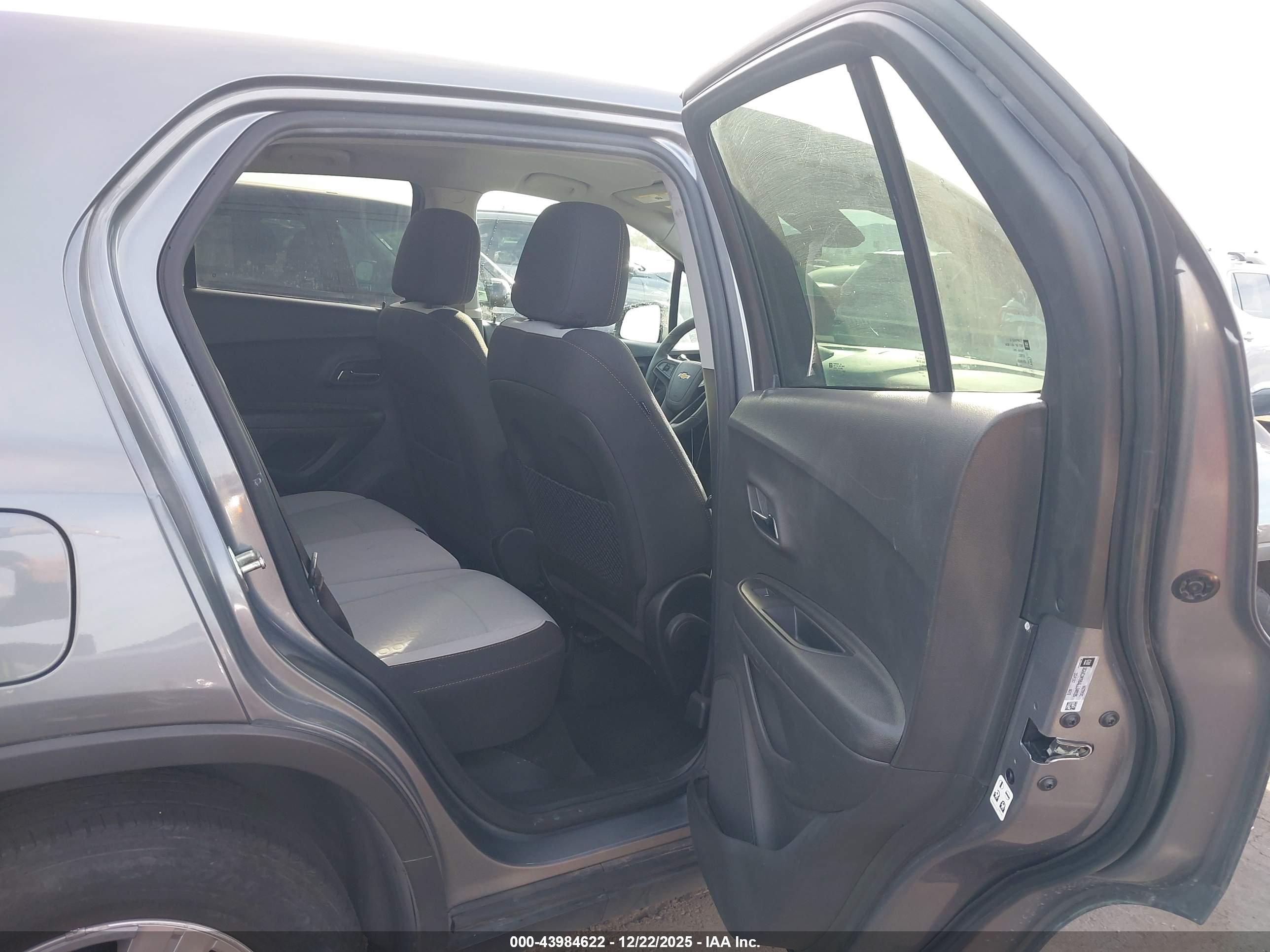 CHEVROLET TRAX image 8