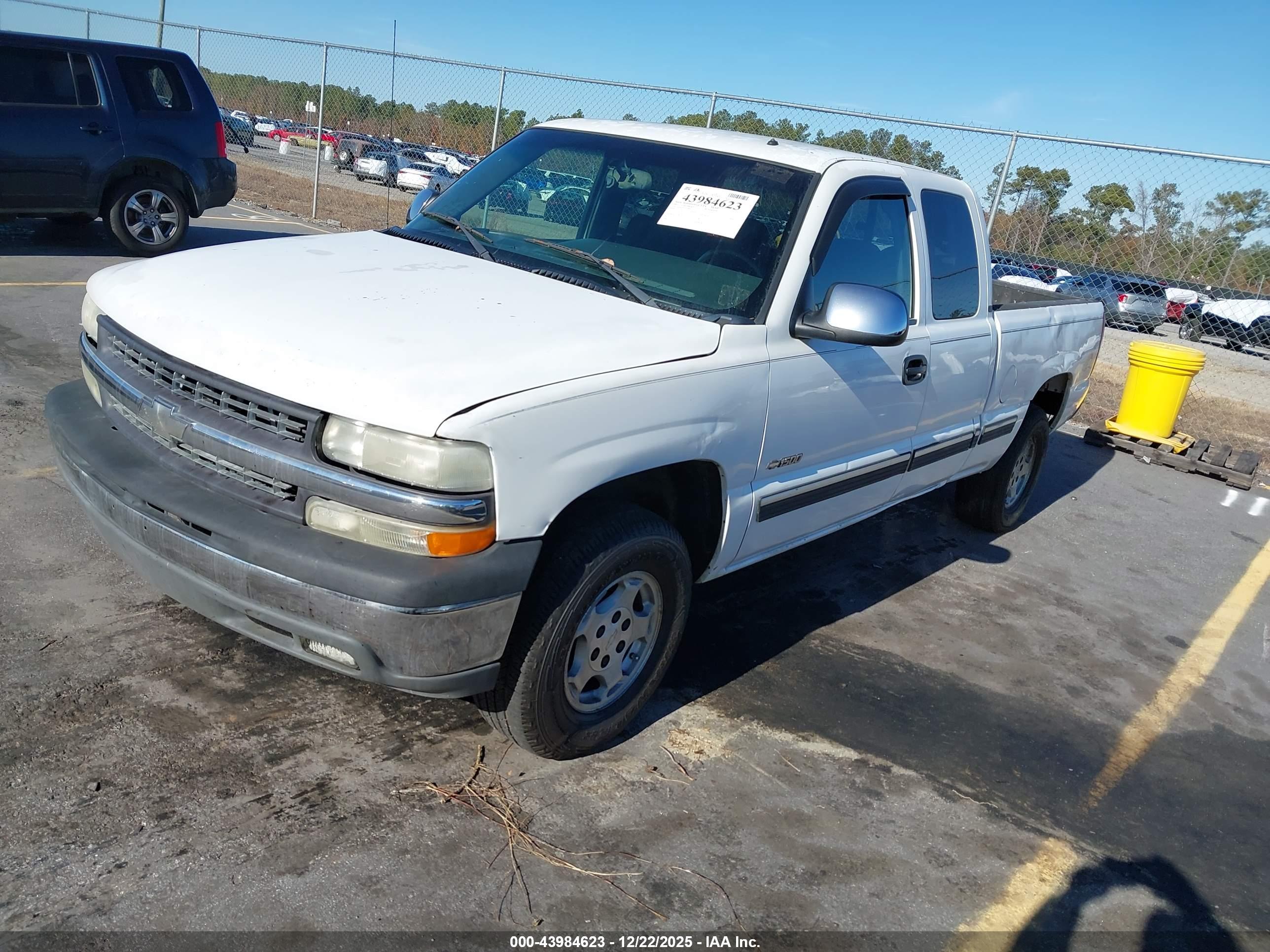 CHEVROLET SILVERADO image 2
