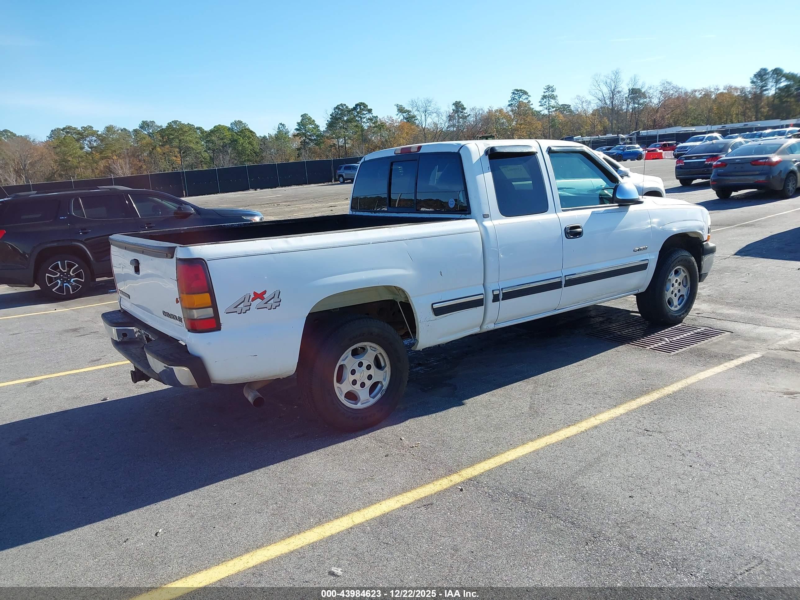 CHEVROLET SILVERADO image 4
