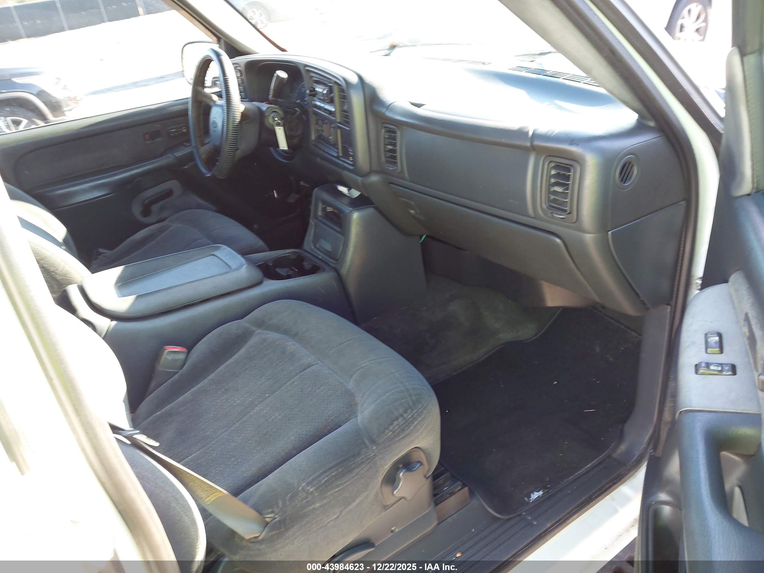 CHEVROLET SILVERADO image 5