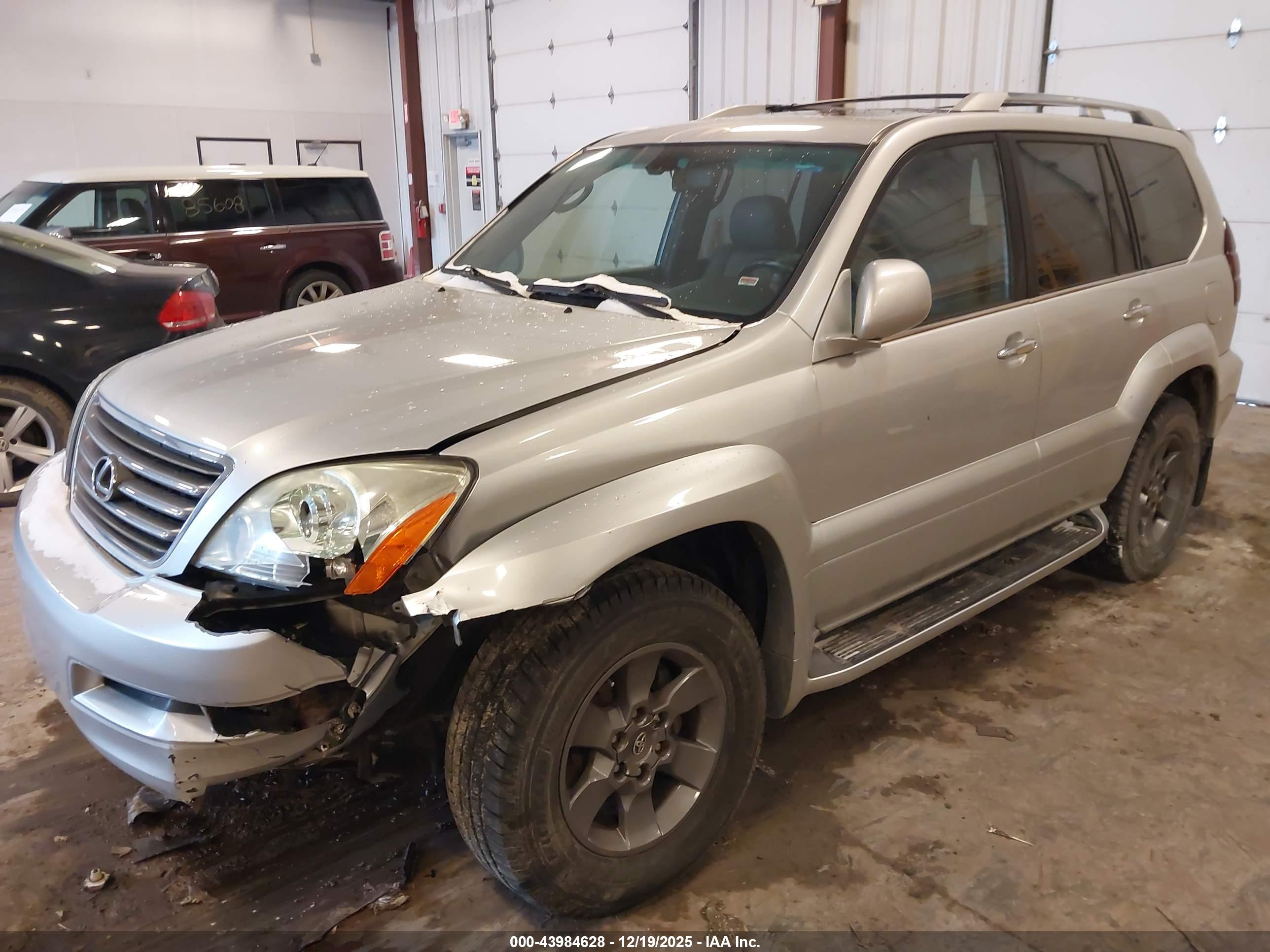 LEXUS GX image 2
