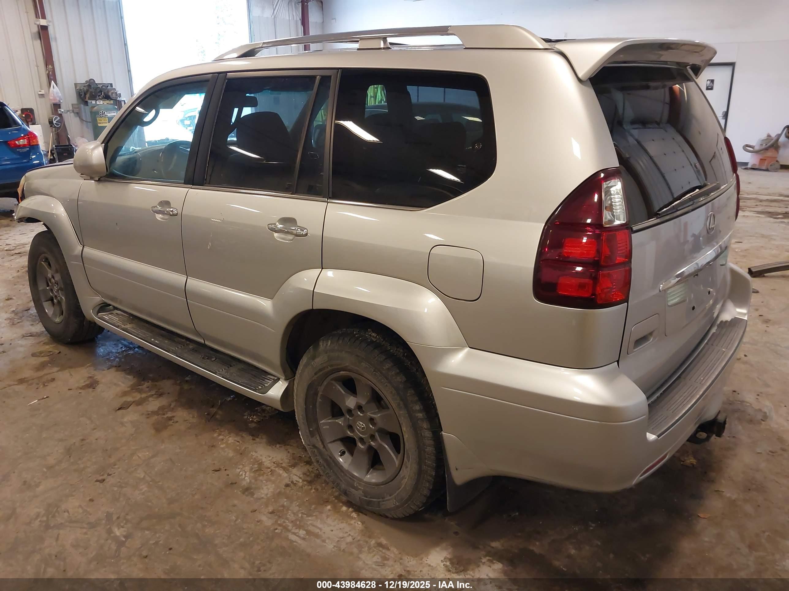 LEXUS GX image 3
