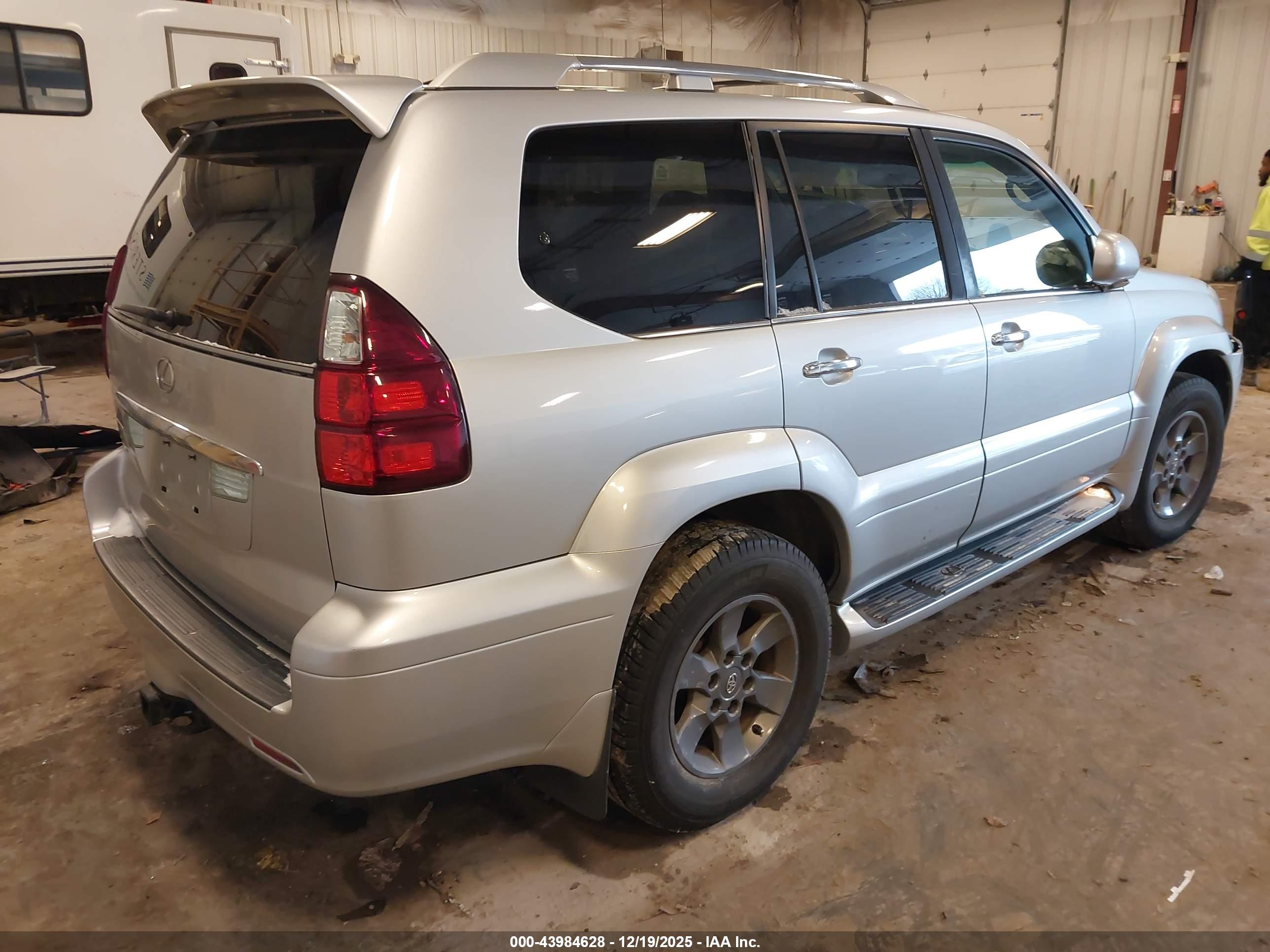 LEXUS GX image 4