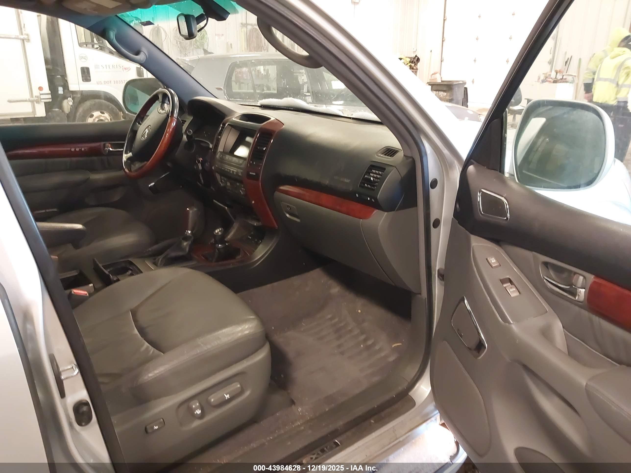 LEXUS GX image 5