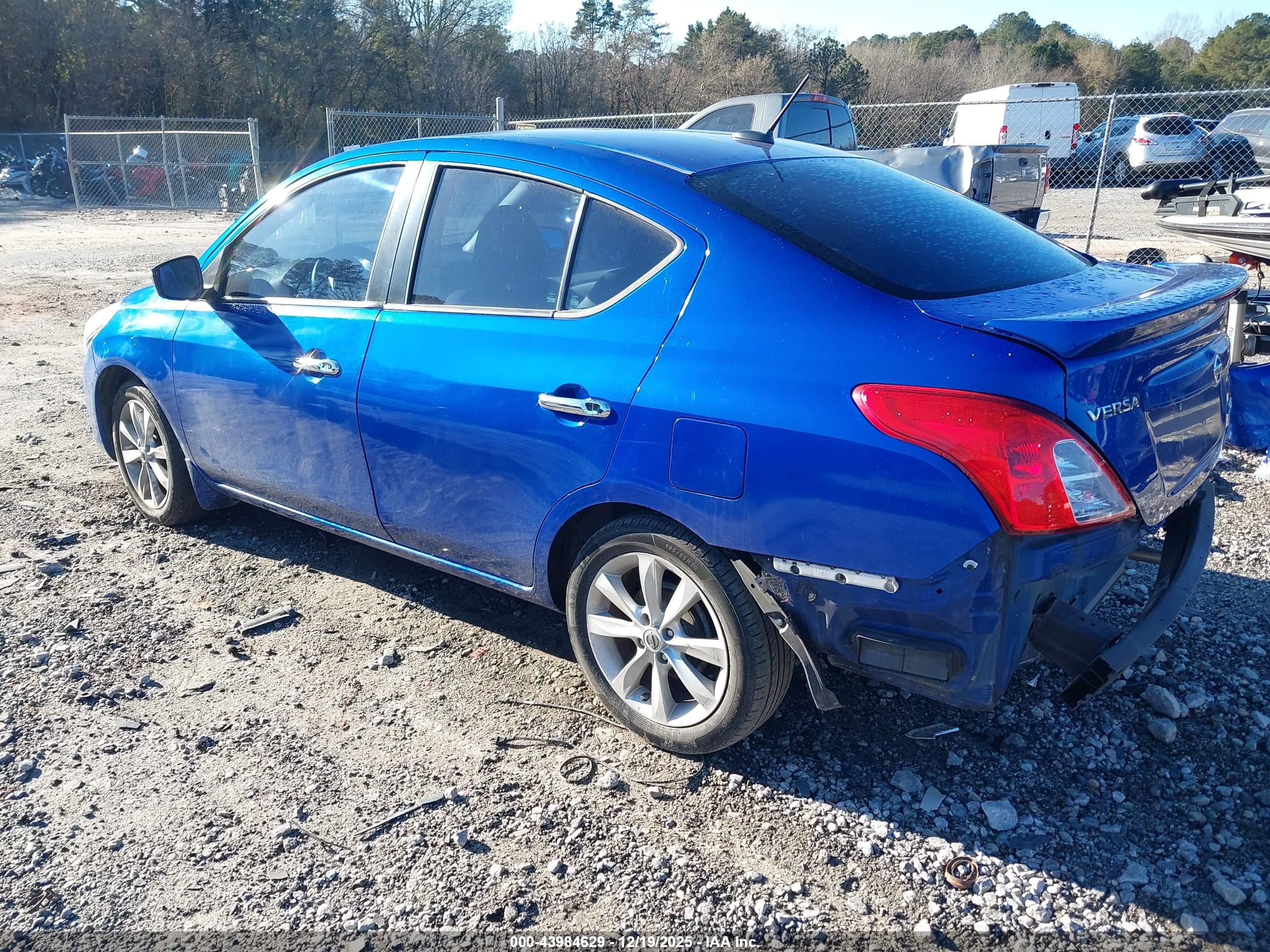 NISSAN VERSA image 3
