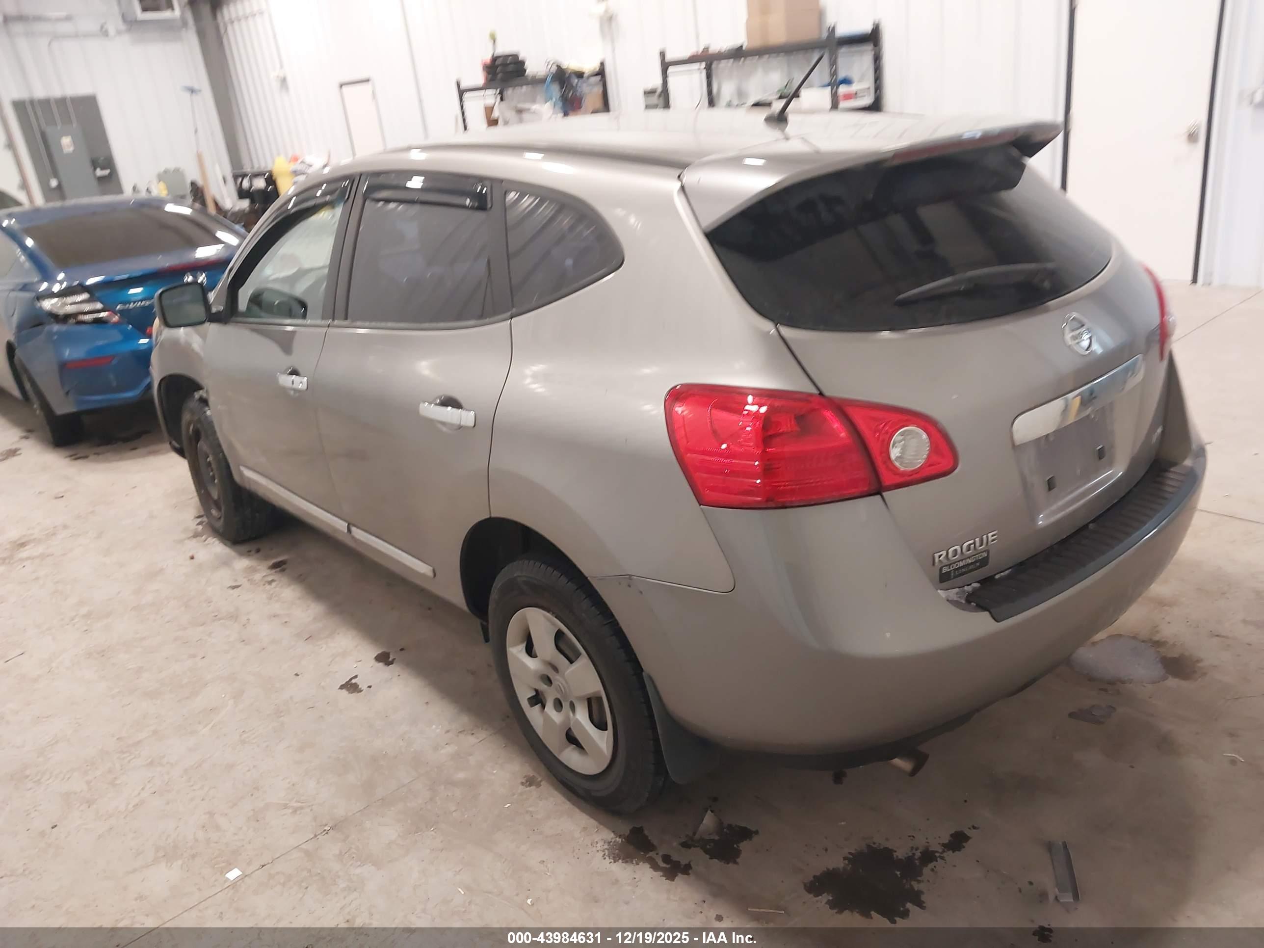 NISSAN ROGUE image 3