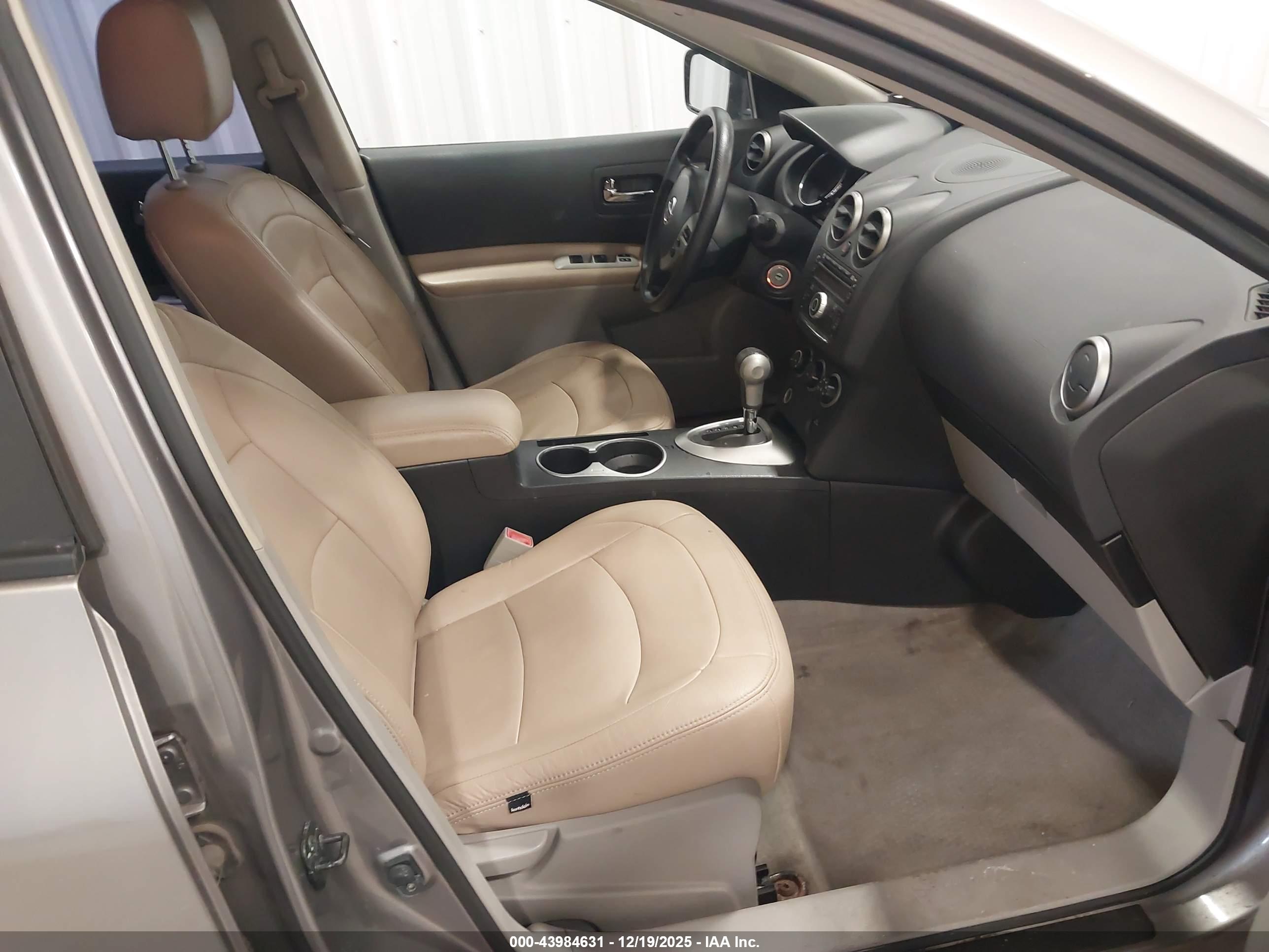 NISSAN ROGUE image 5