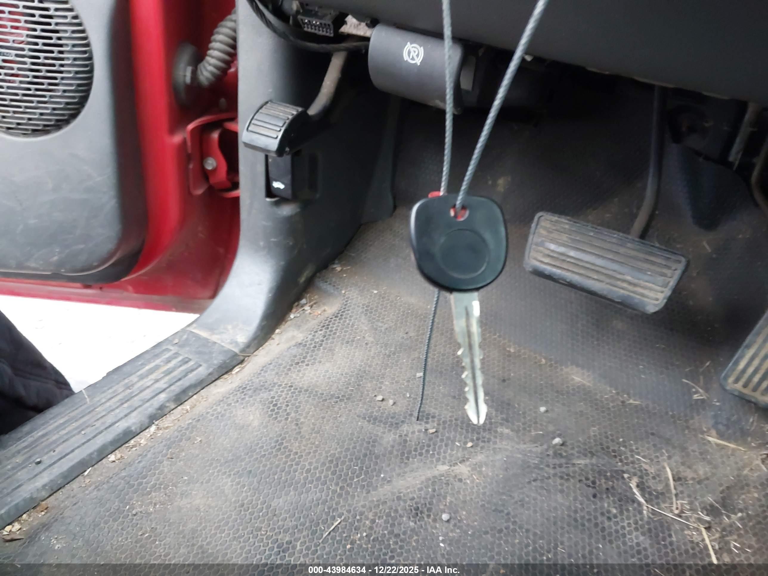 CHEVROLET SILVERADO image 11