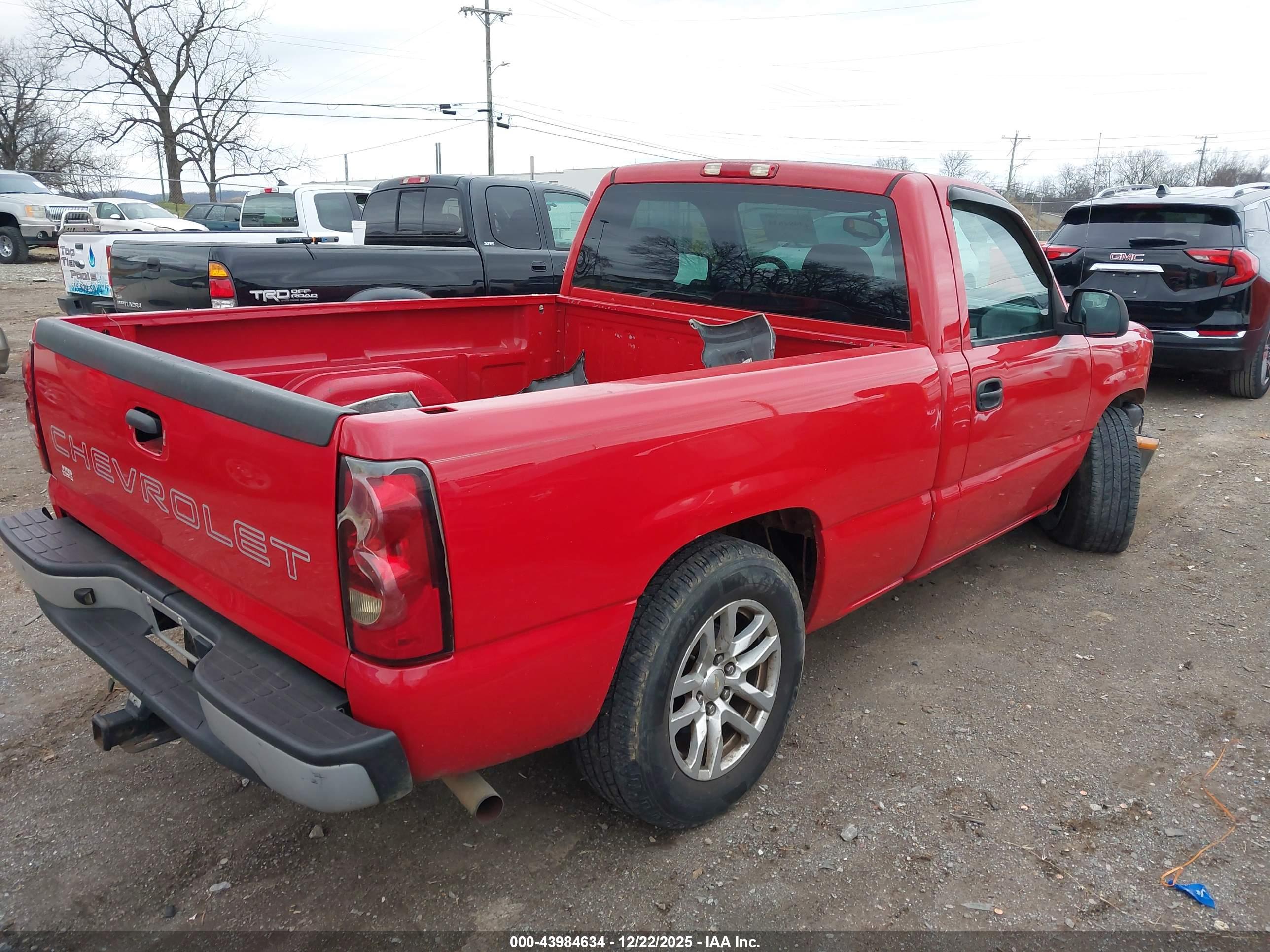 CHEVROLET SILVERADO image 4
