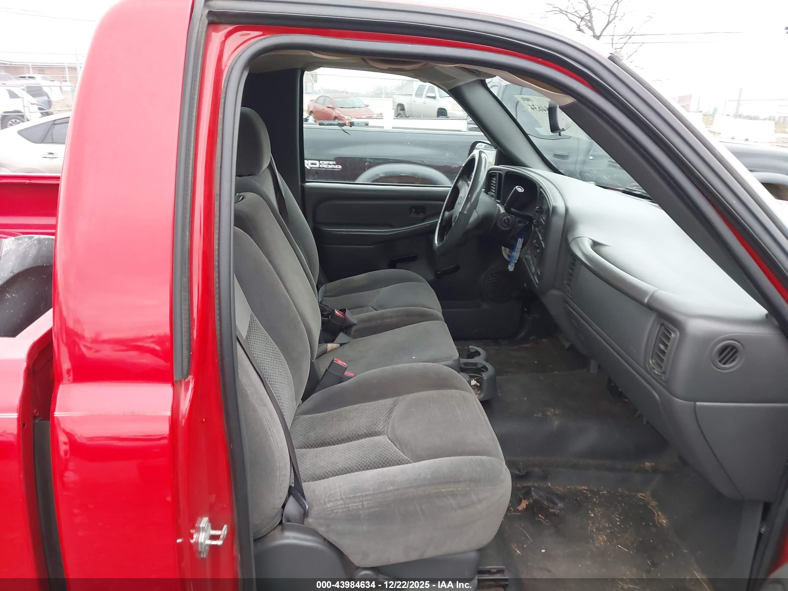 CHEVROLET SILVERADO image 5
