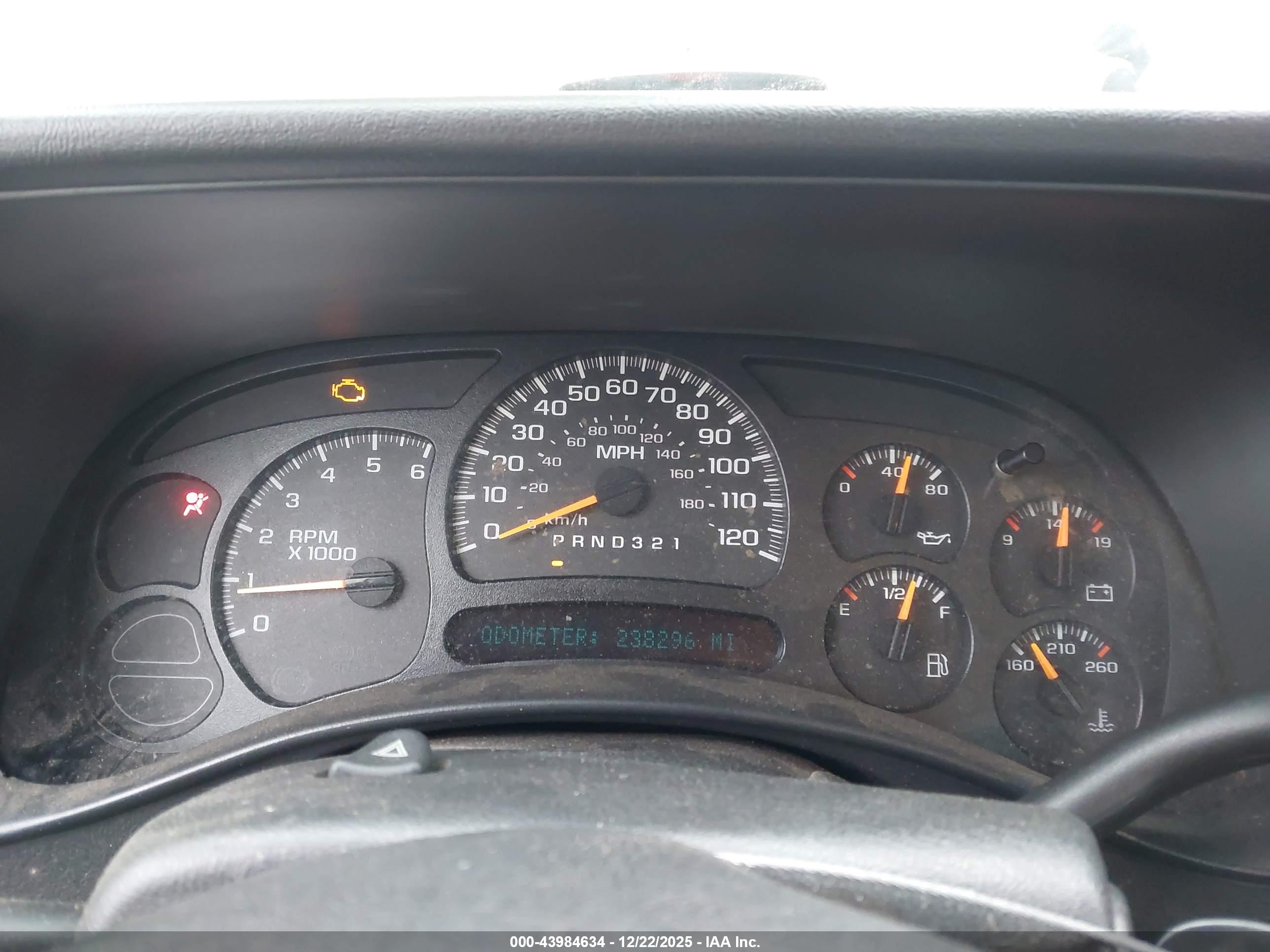 CHEVROLET SILVERADO image 7
