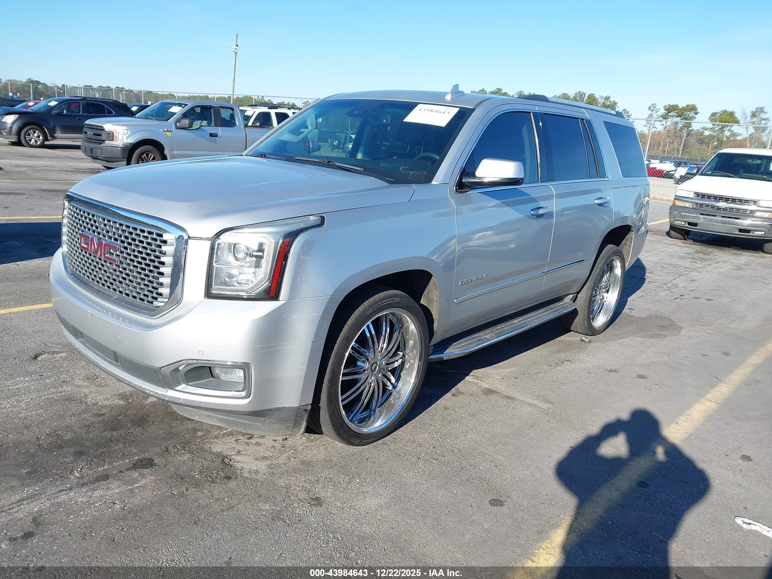 GMC YUKON image 2
