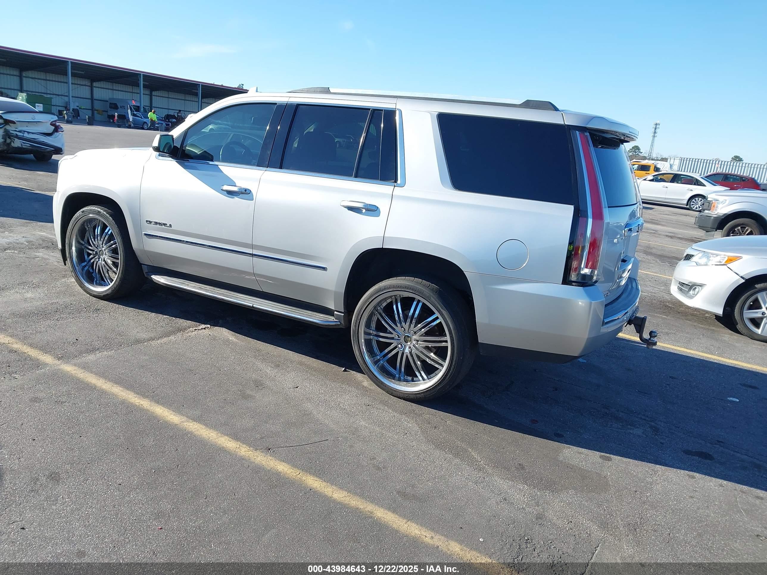 GMC YUKON image 3