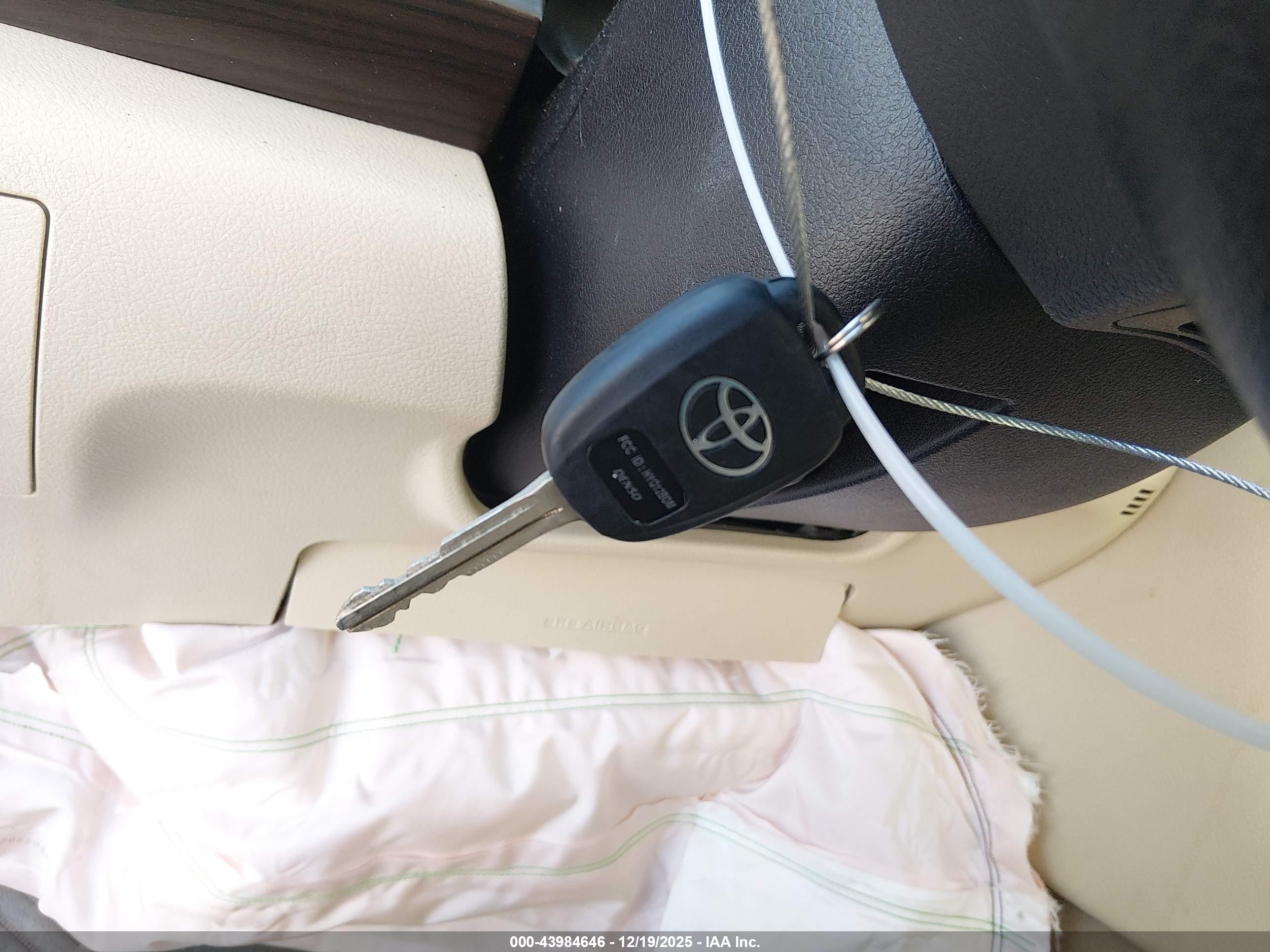 TOYOTA CAMRY image 11