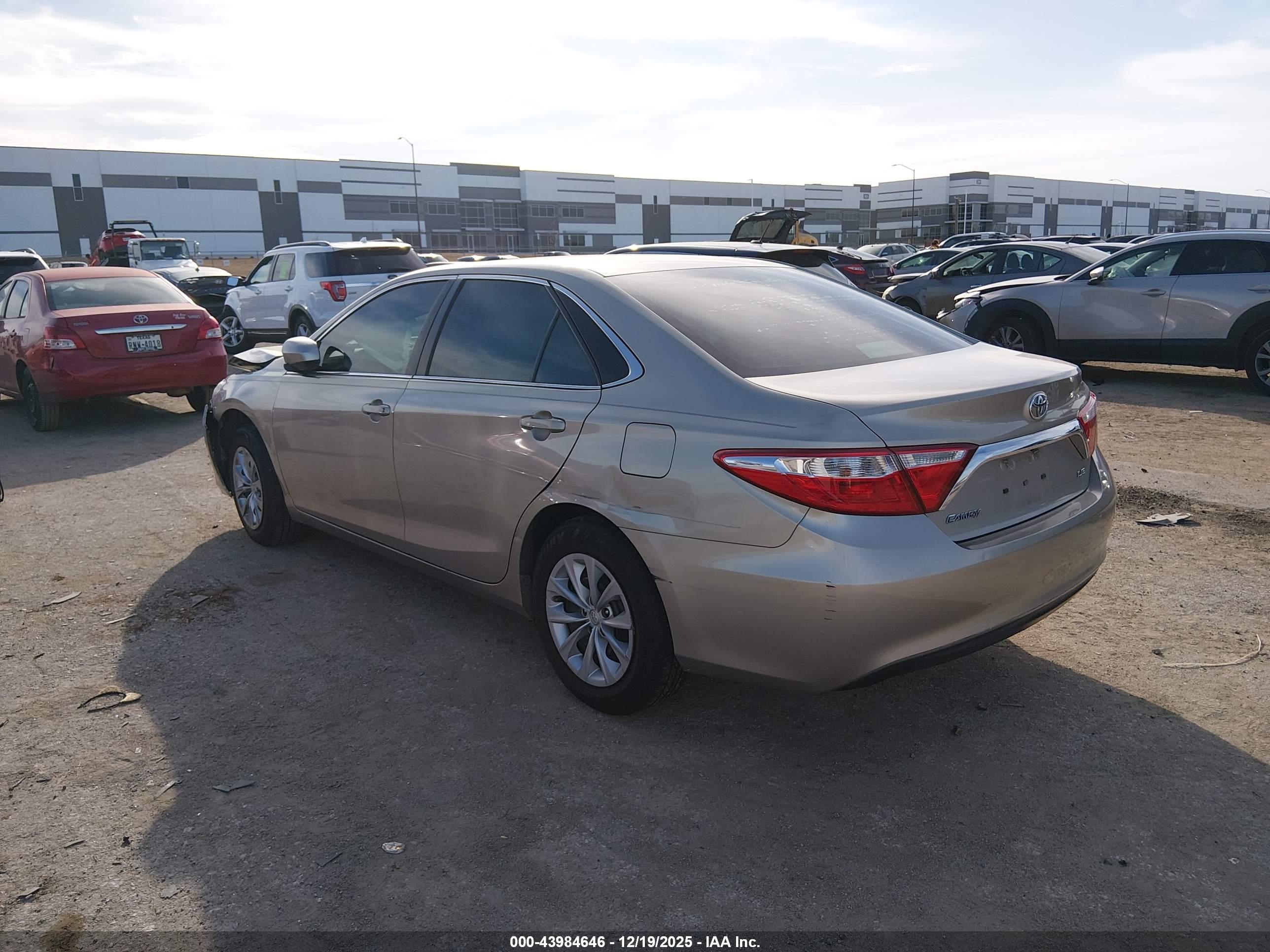 TOYOTA CAMRY image 3
