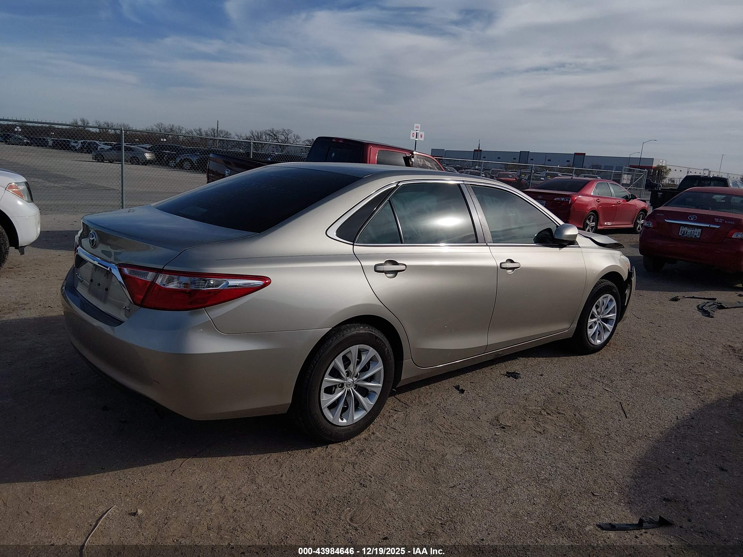 TOYOTA CAMRY image 4