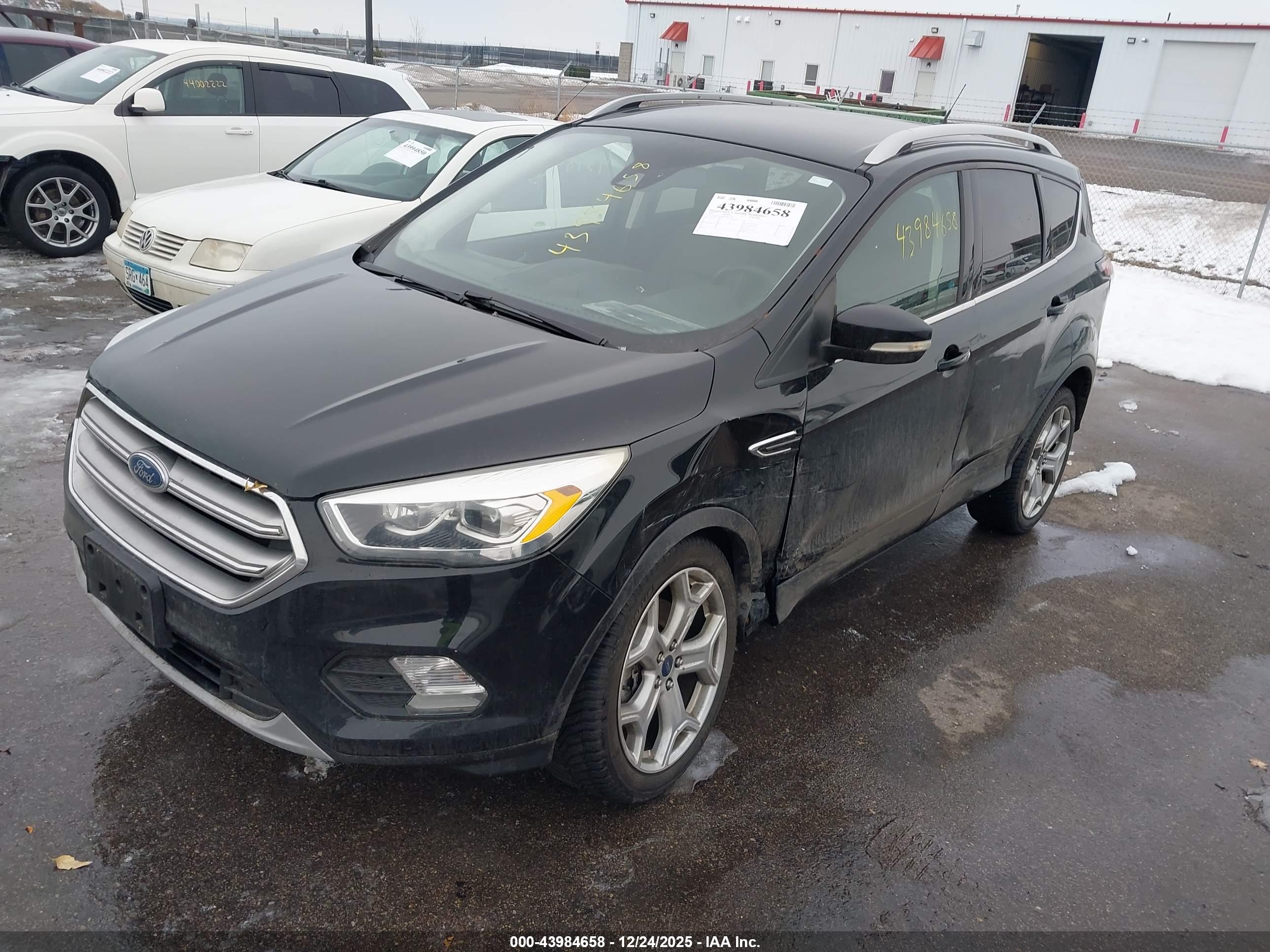 FORD ESCAPE image 2