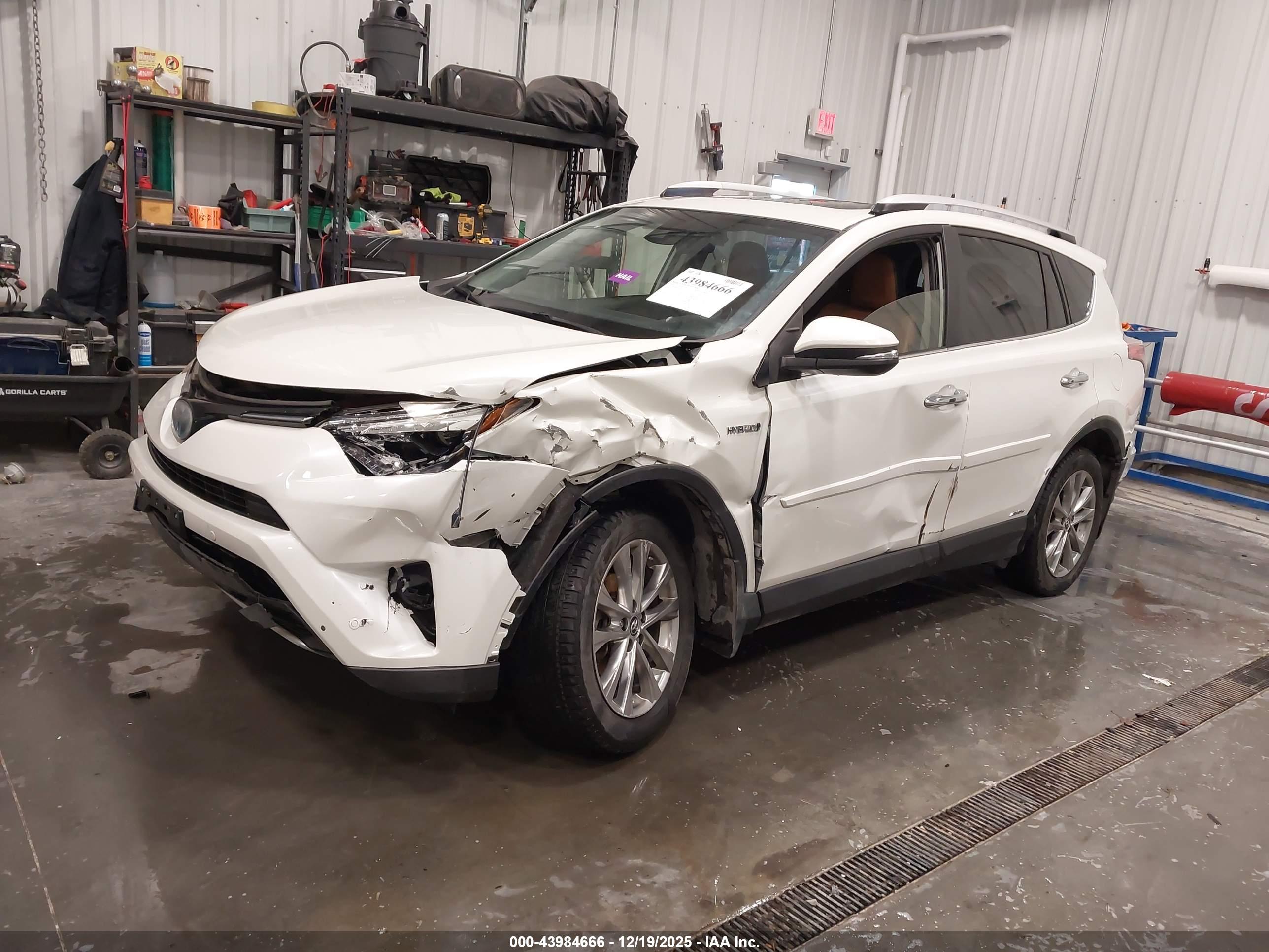 TOYOTA RAV4 image 2