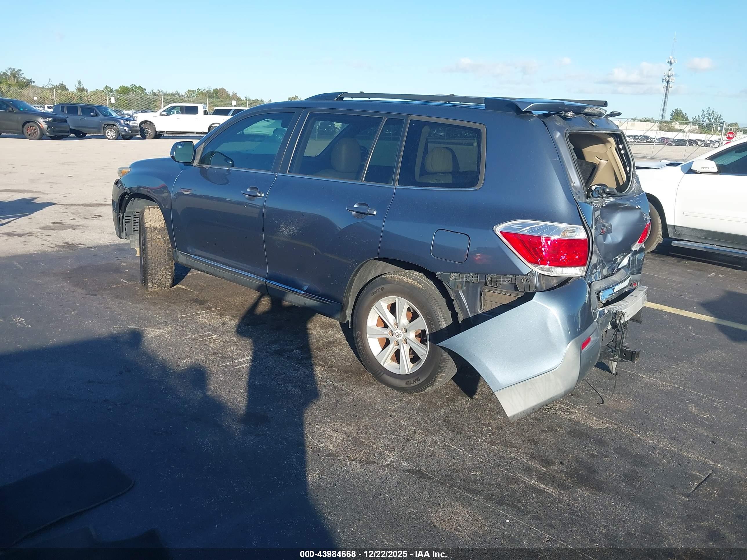 TOYOTA HIGHLANDER image 3